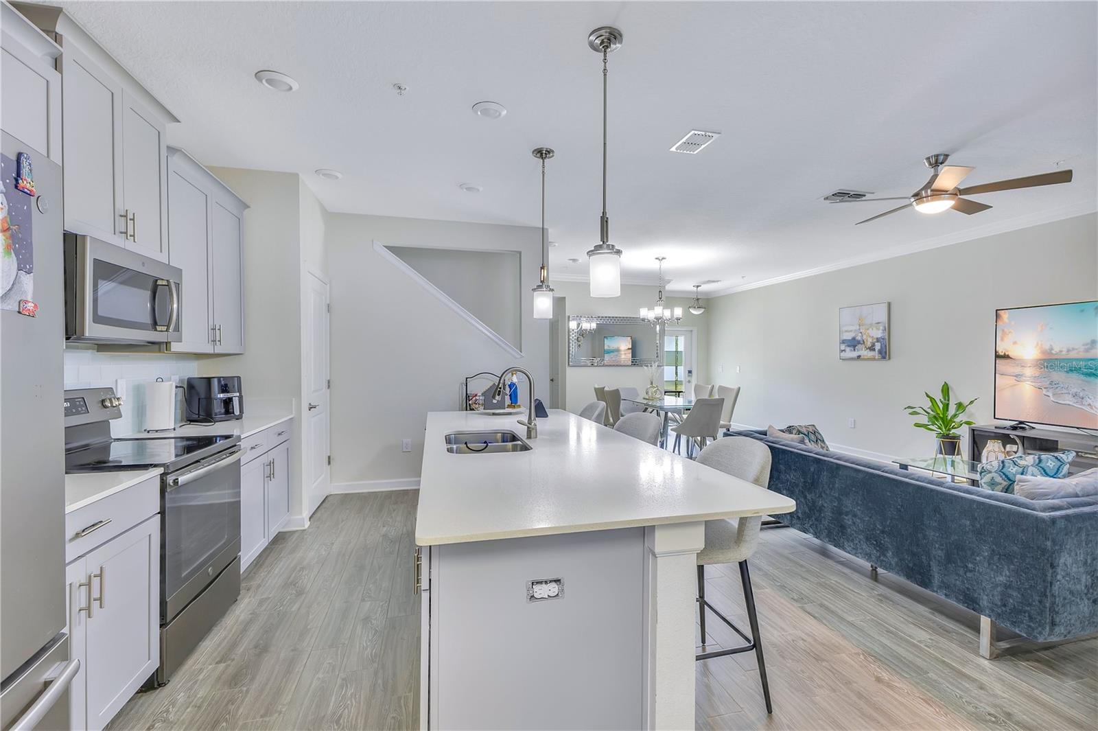 11872 METAPHOR ALLEY