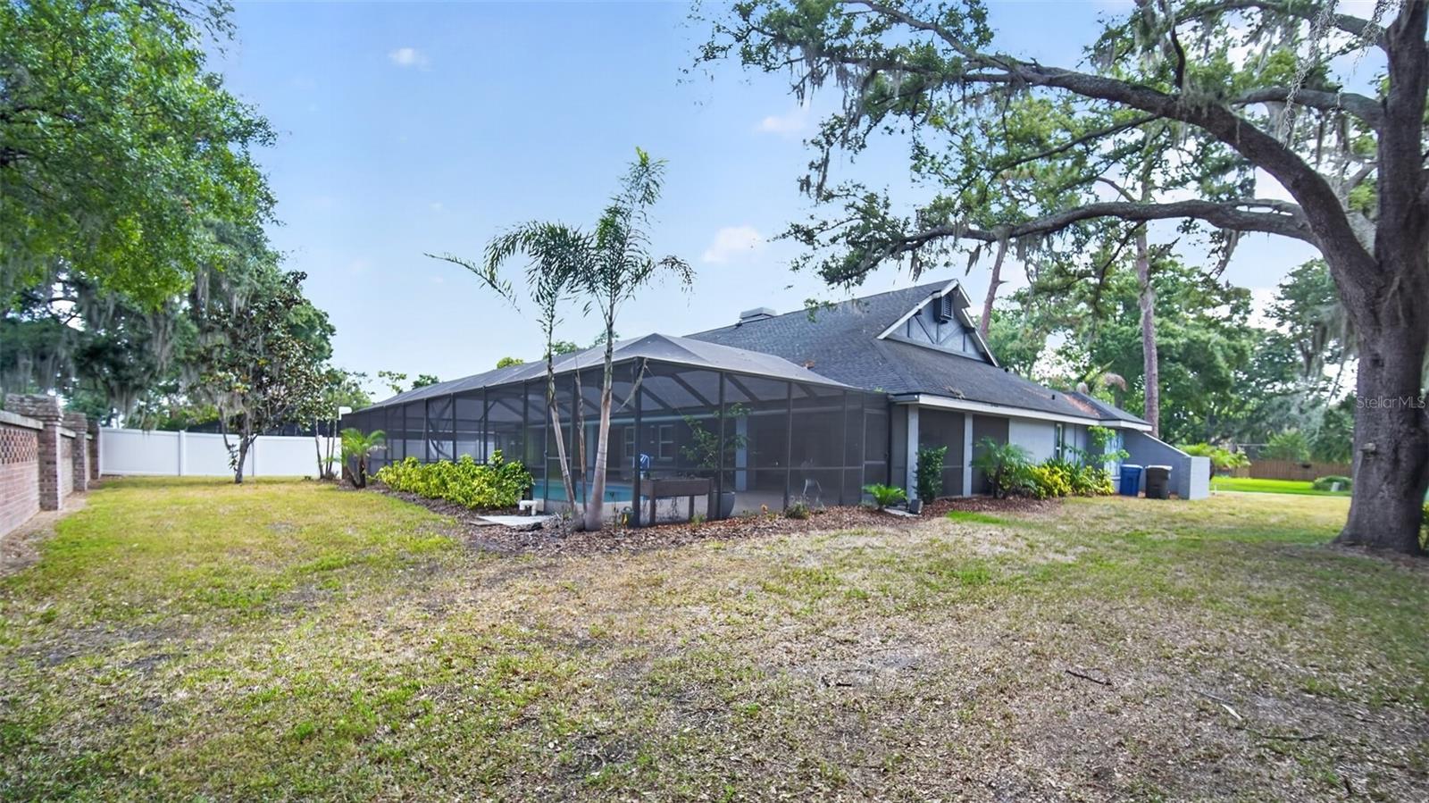 BARRINGTON OAKS EAST - Residential