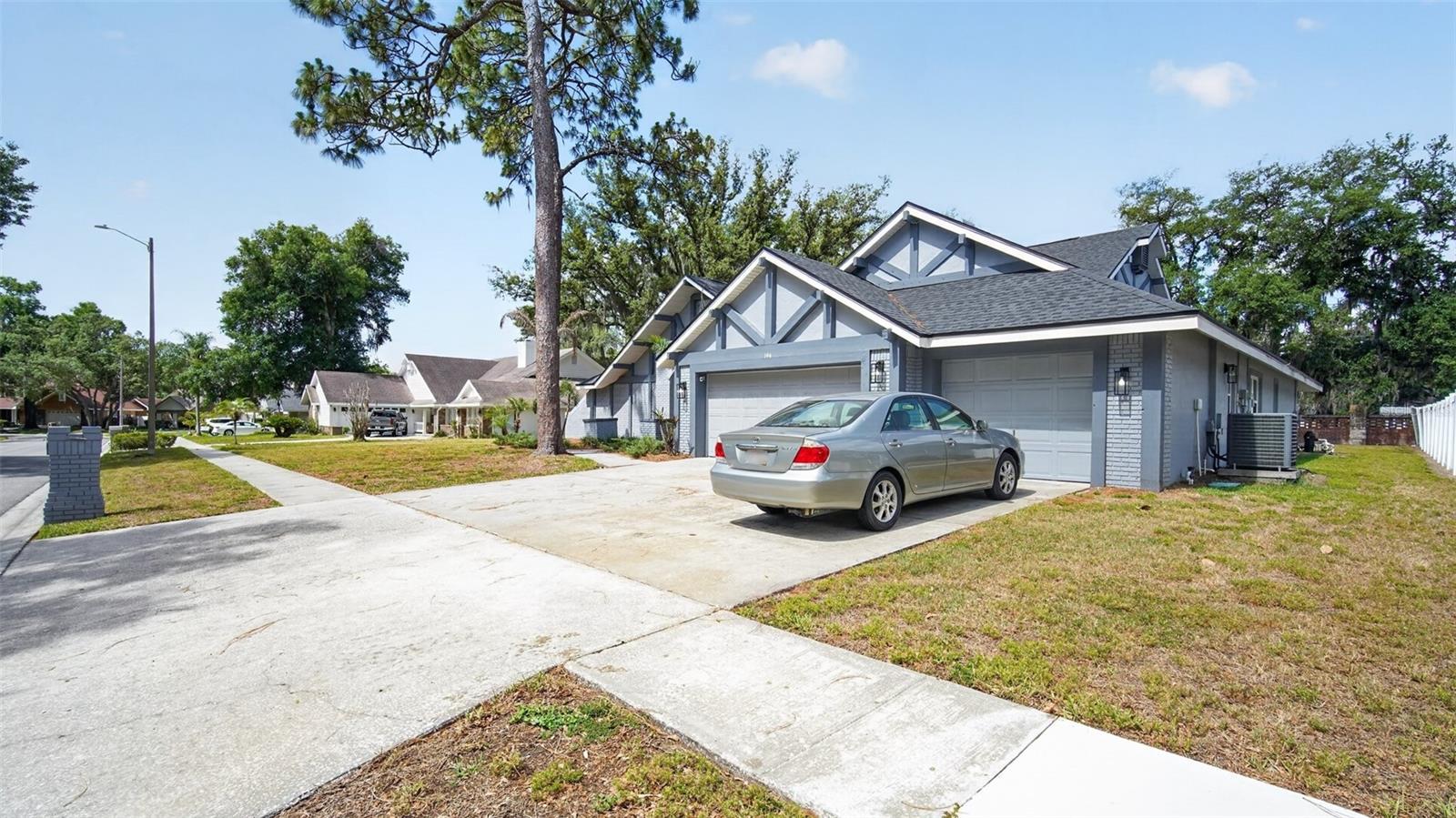 BARRINGTON OAKS EAST - Residential