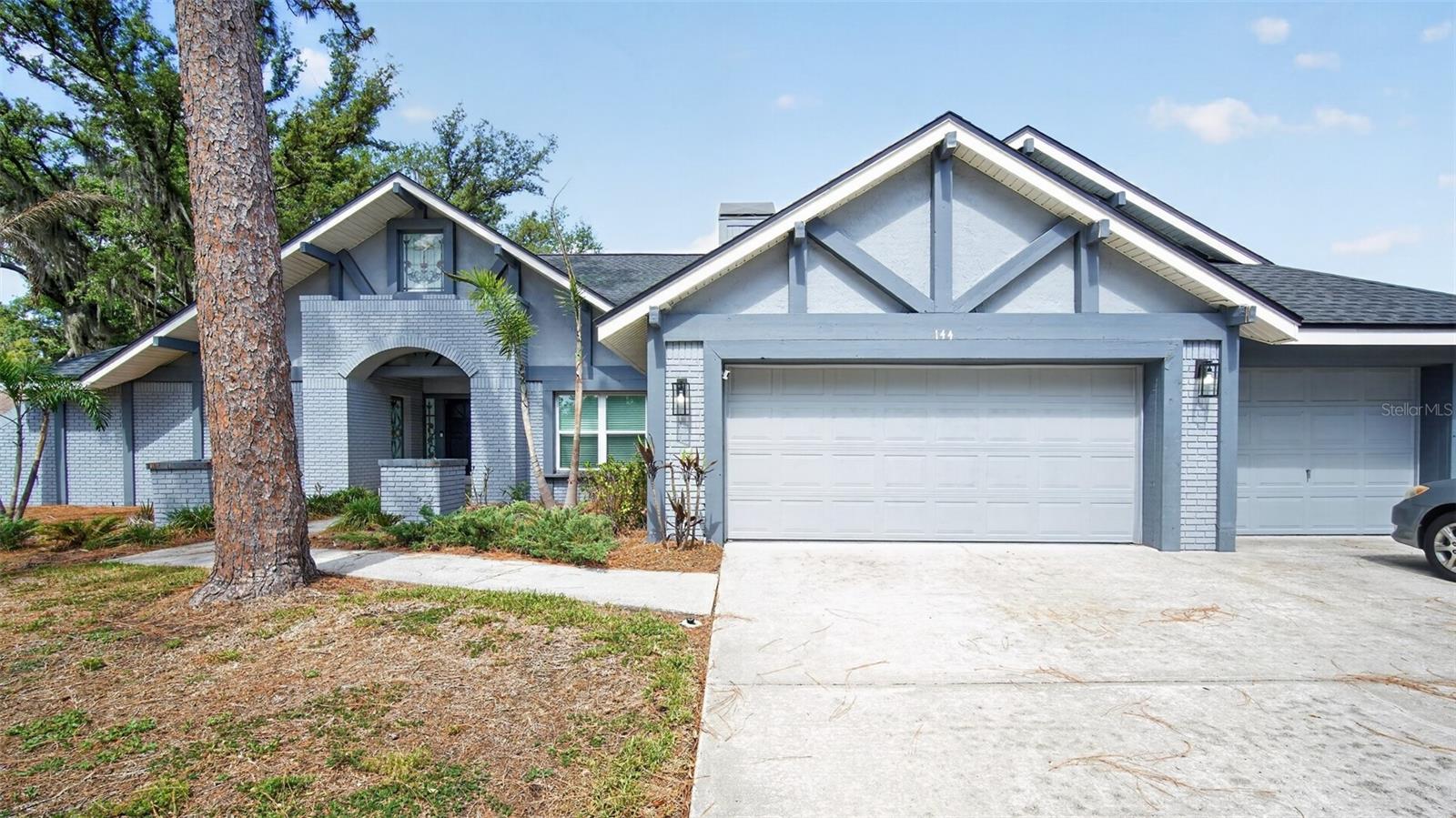 BARRINGTON OAKS EAST - Residential