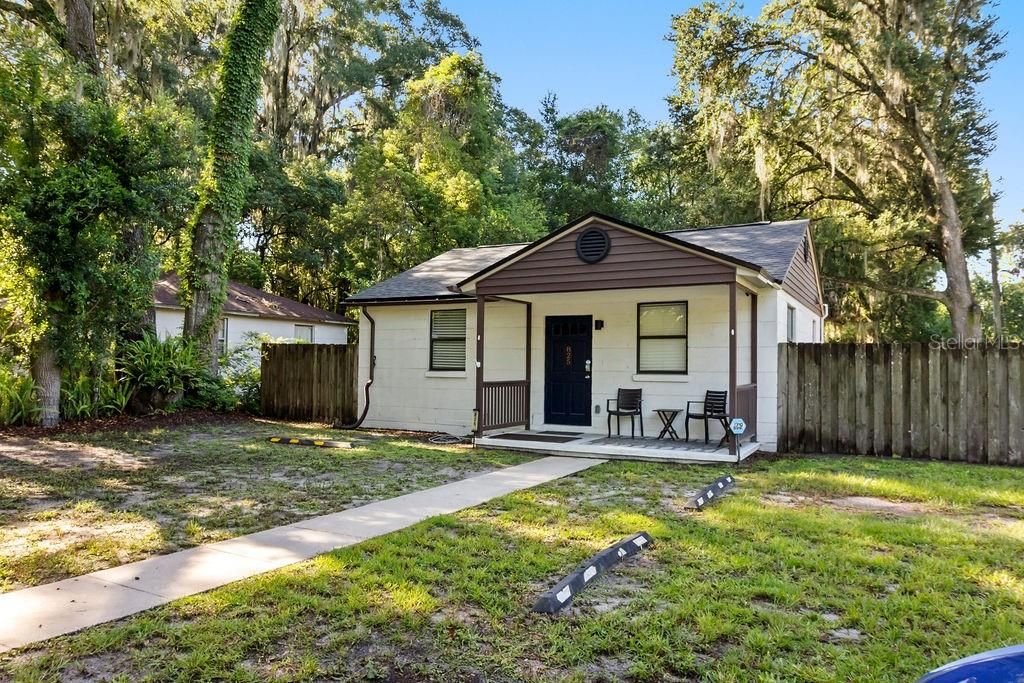 Photo of 825 NW 19th Avenue, Gainesville, FL 32609 (MLS # GC538495)