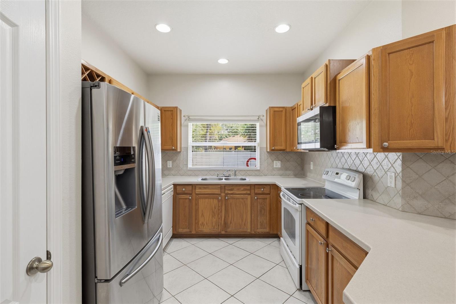 AMBERLY OAKS TWNHMS - Residential Lease