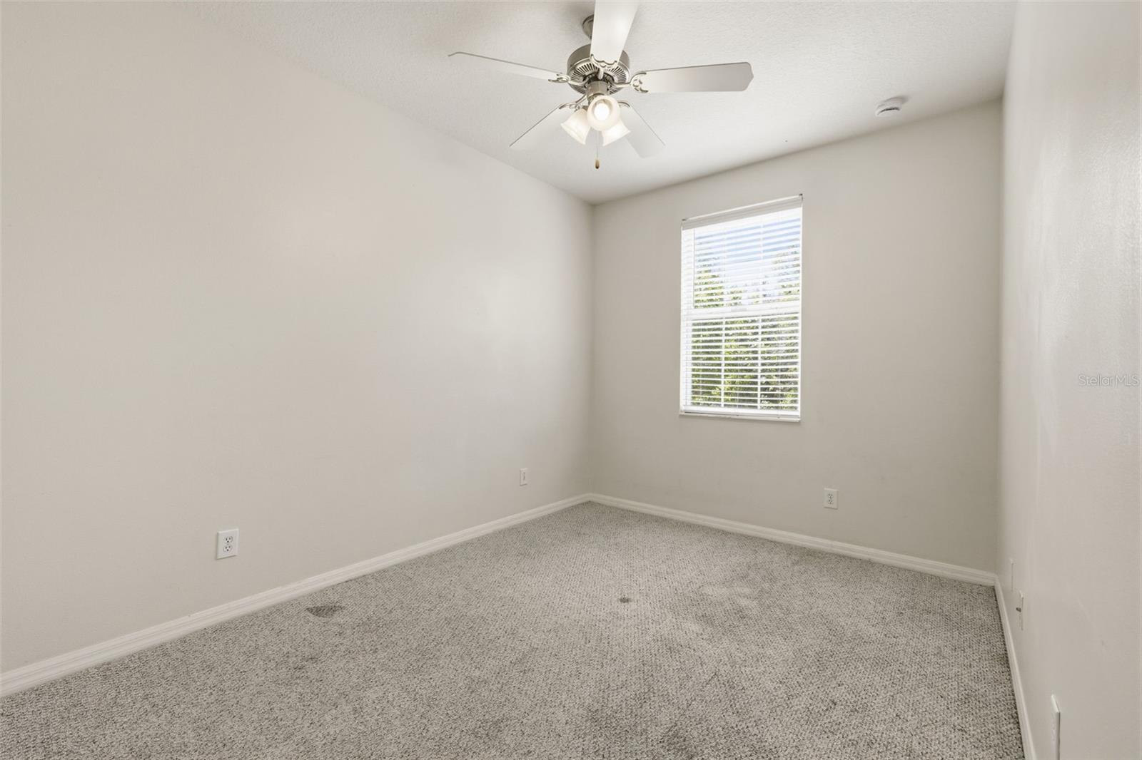 AMBERLY OAKS TWNHMS - Residential Lease