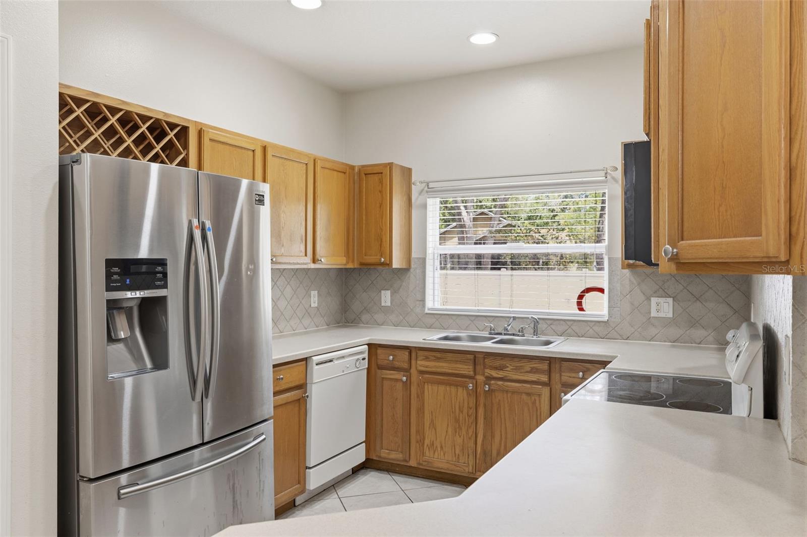 AMBERLY OAKS TWNHMS - Residential Lease