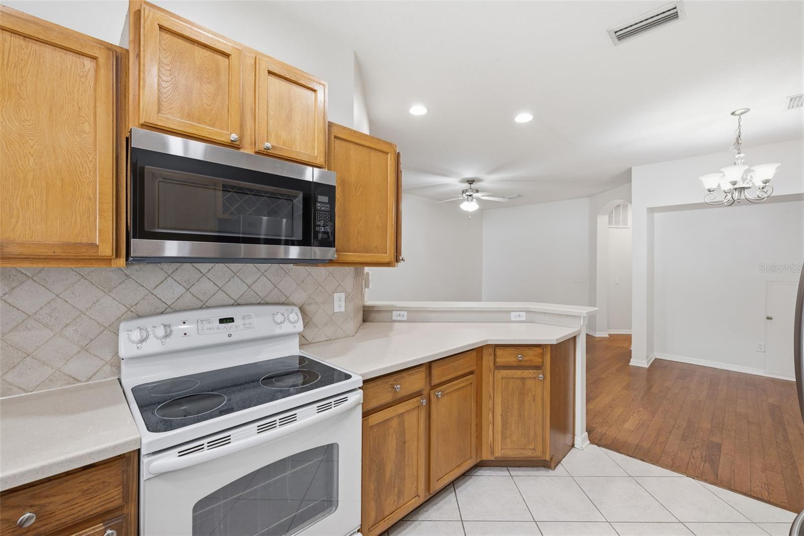 AMBERLY OAKS TWNHMS - Residential Lease