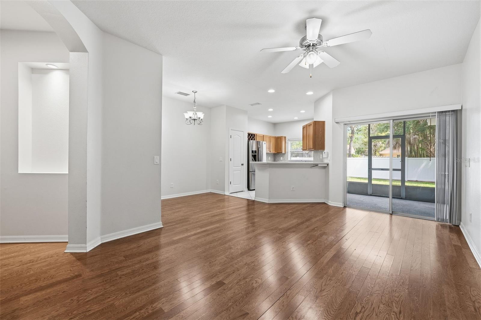 AMBERLY OAKS TWNHMS - Residential Lease