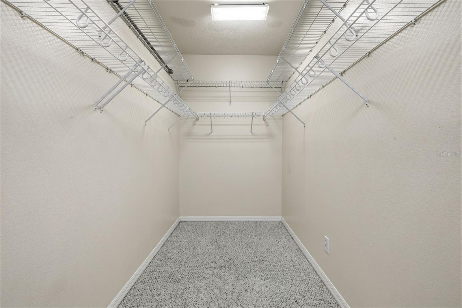 AMBERLY OAKS TWNHMS - Residential Lease