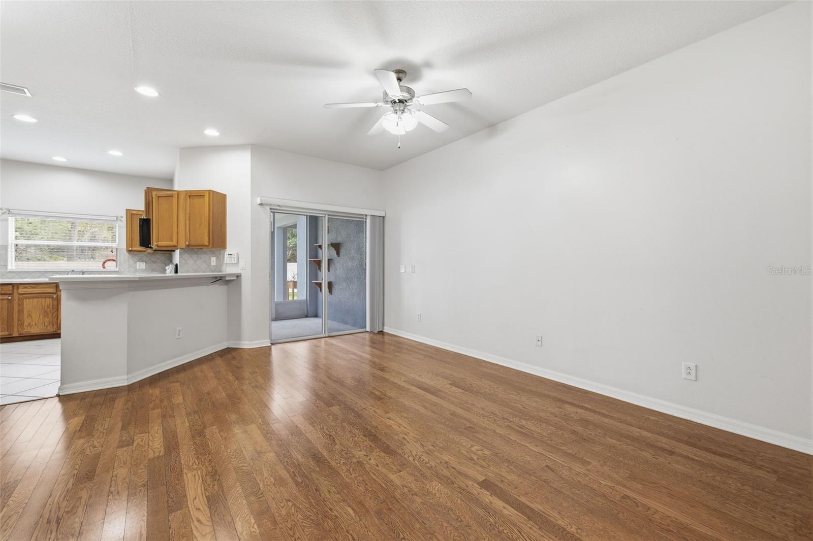 AMBERLY OAKS TWNHMS - Residential Lease