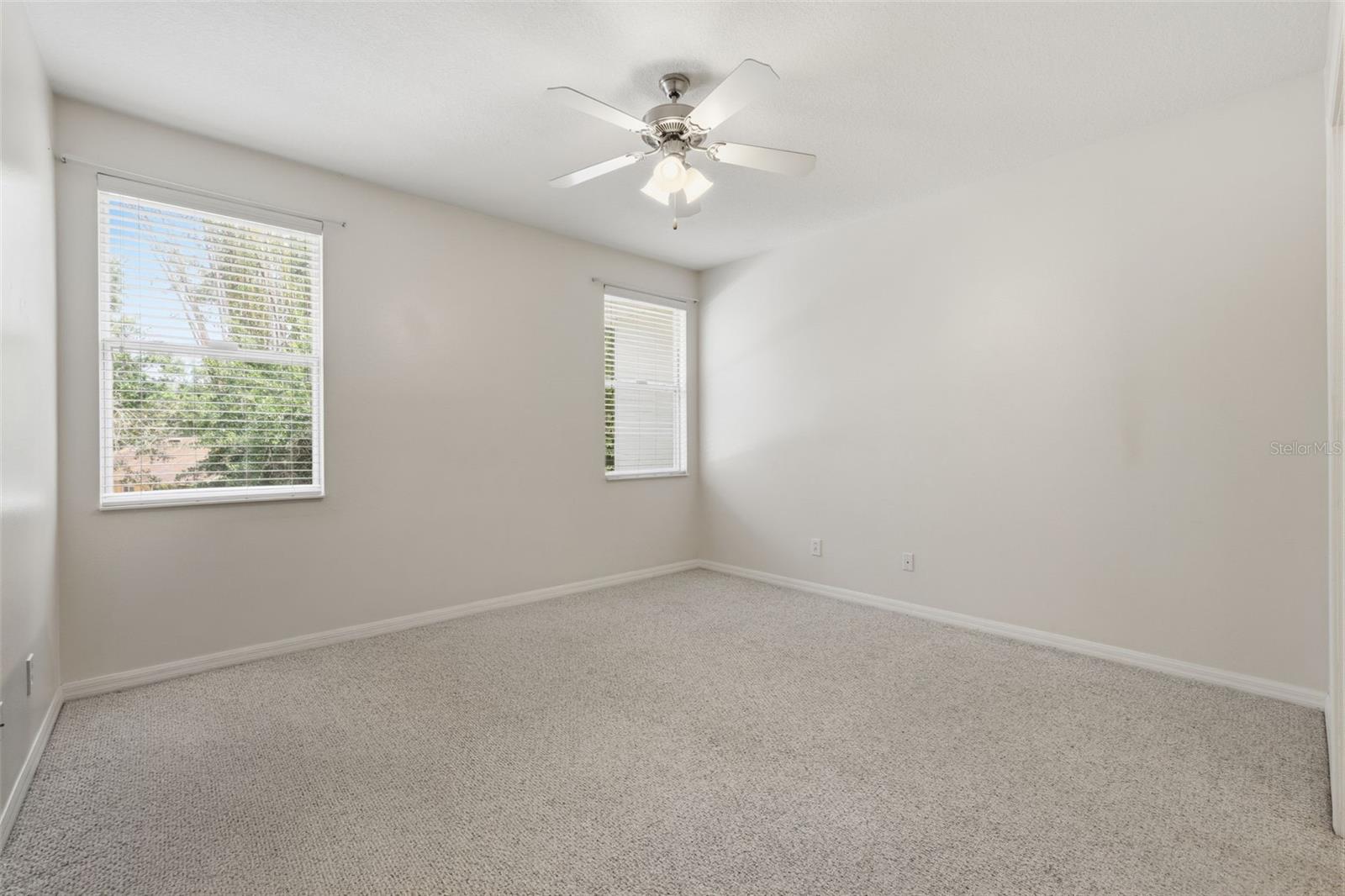 AMBERLY OAKS TWNHMS - Residential Lease
