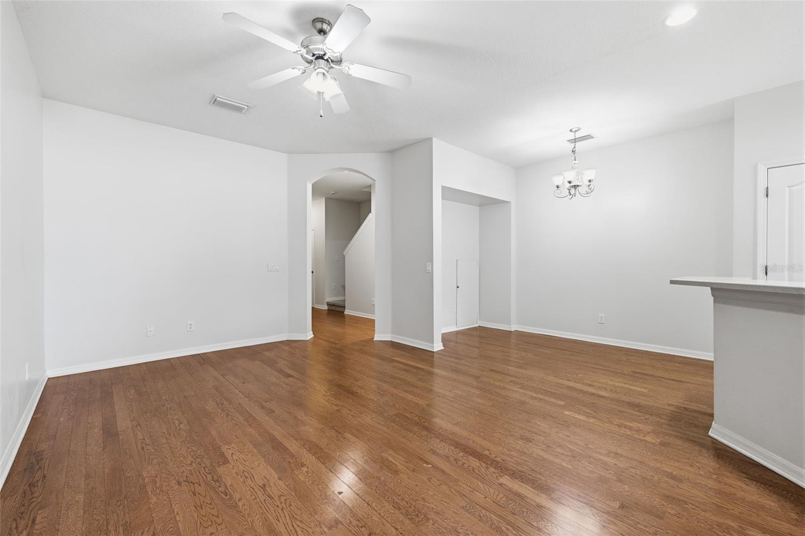 AMBERLY OAKS TWNHMS - Residential Lease