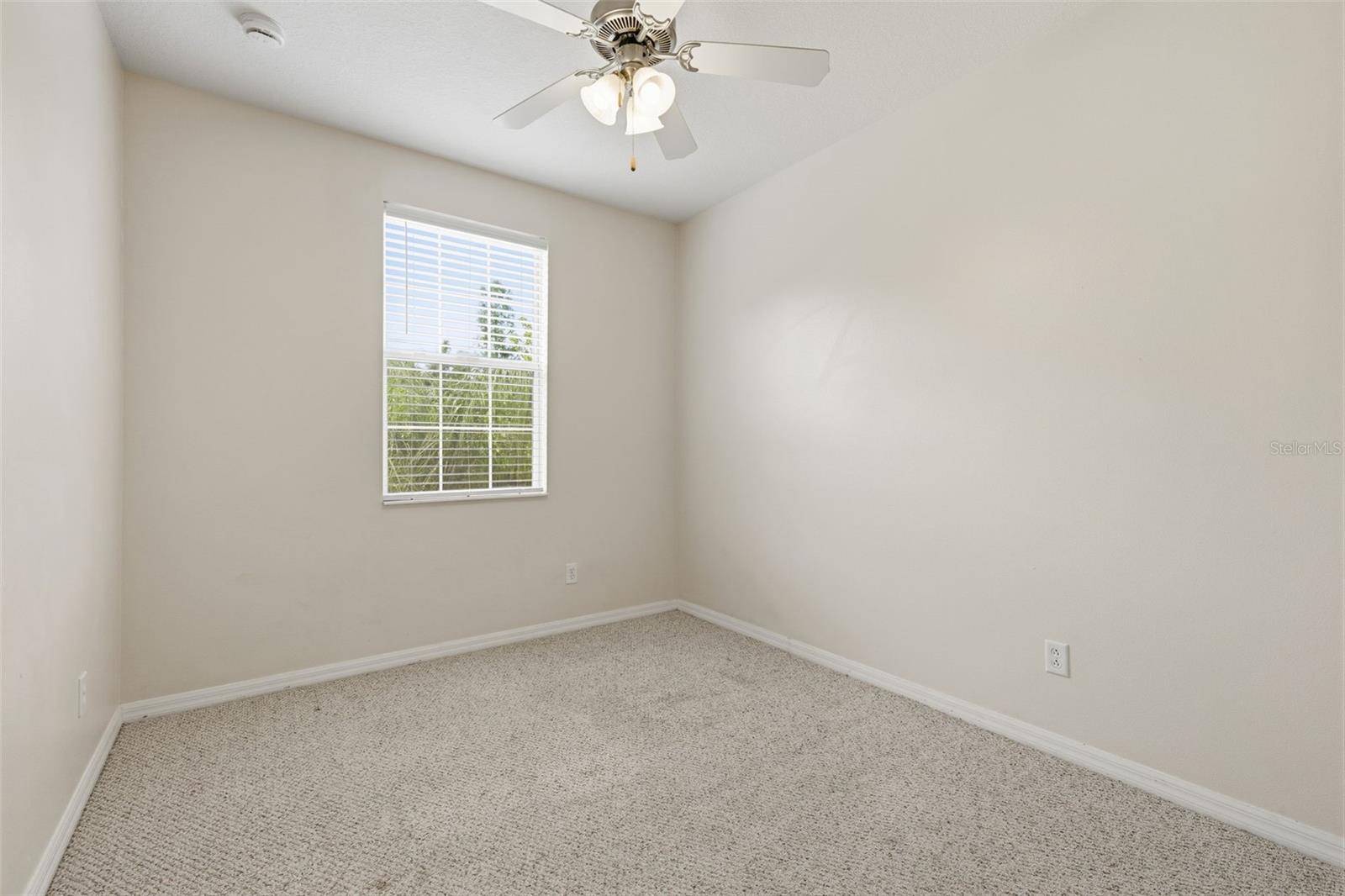 AMBERLY OAKS TWNHMS - Residential Lease