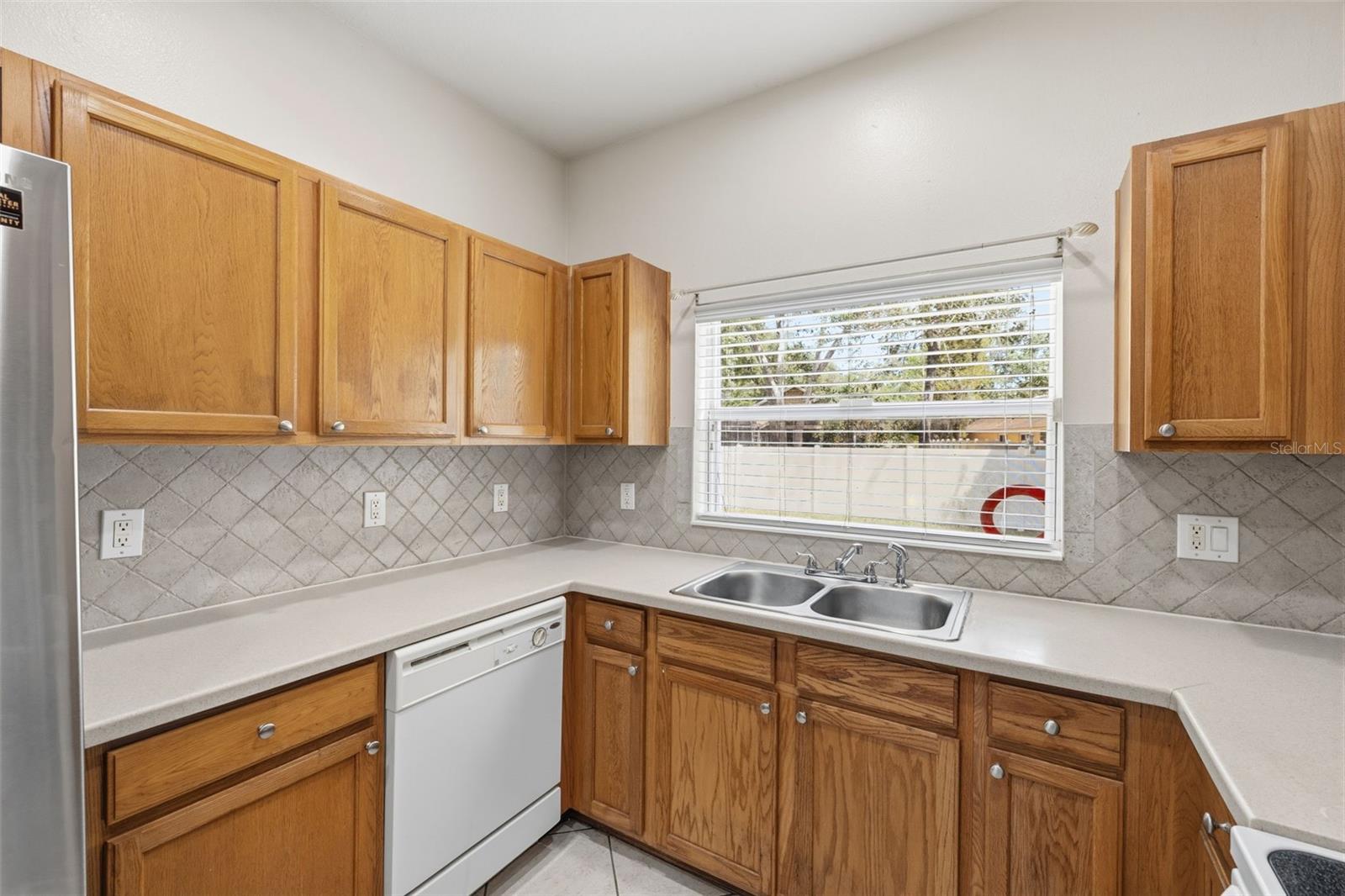 AMBERLY OAKS TWNHMS - Residential Lease