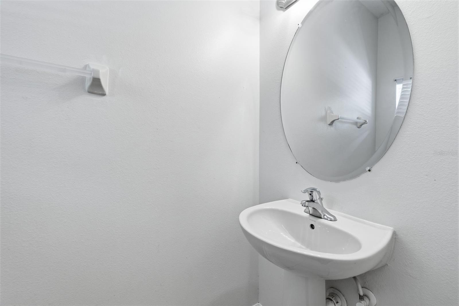 AMBERLY OAKS TWNHMS - Residential Lease
