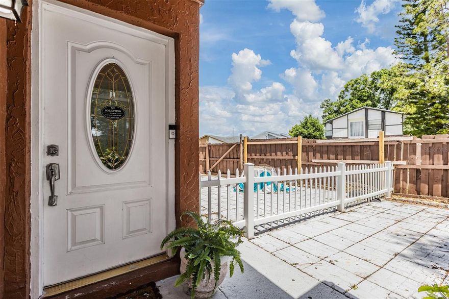 Your perfect first home or investment! Move In Ready!! 
This bright 3BR/2.5BA villa 3-bedroom, 2.5-bath villa in the highly desirable Plantation community! Situated on a large corner lot in a NO flood zone, this home features a private fenced yard, oversized wrap-around patio, and a bright open floor plan. The updated kitchen offers maple cabinets, granite countertops, and French doors that open to a private front patio. Plantation offers resort-style amenities two pools, playgrounds, tennis & racquetball courts, soccer and baseball fields, sand volleyball, walking trails, and a newly remodeled clubhouse. Conveniently located near Citrus Park Mall, Dale Mabry, shopping, dining, and Tampa International Airport. Schedule your showing today!