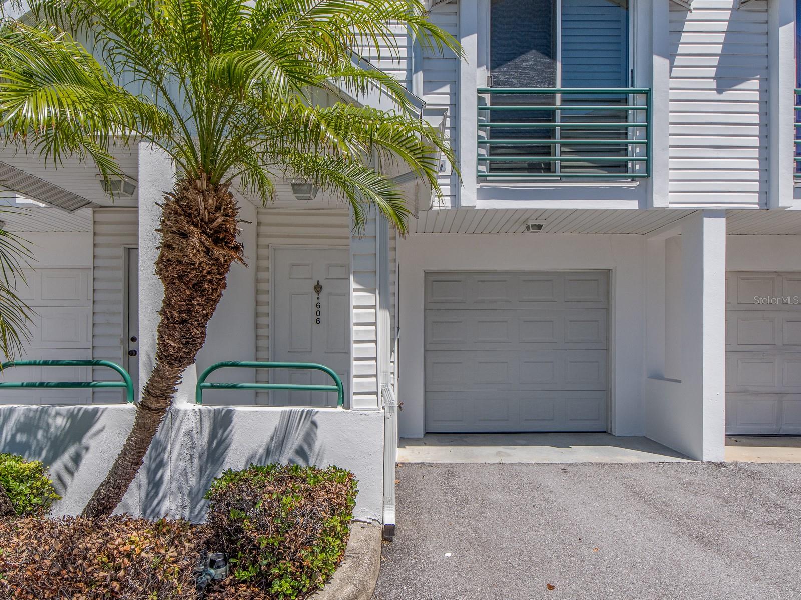 320 ISLAND WAY 606