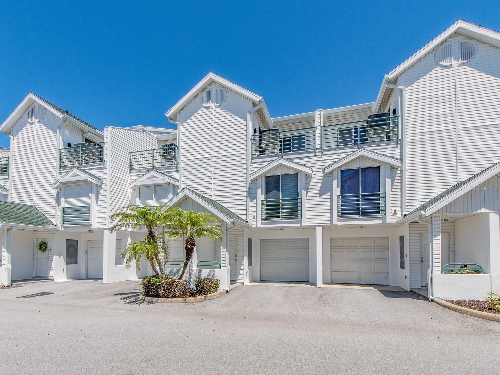 320 ISLAND WAY 606