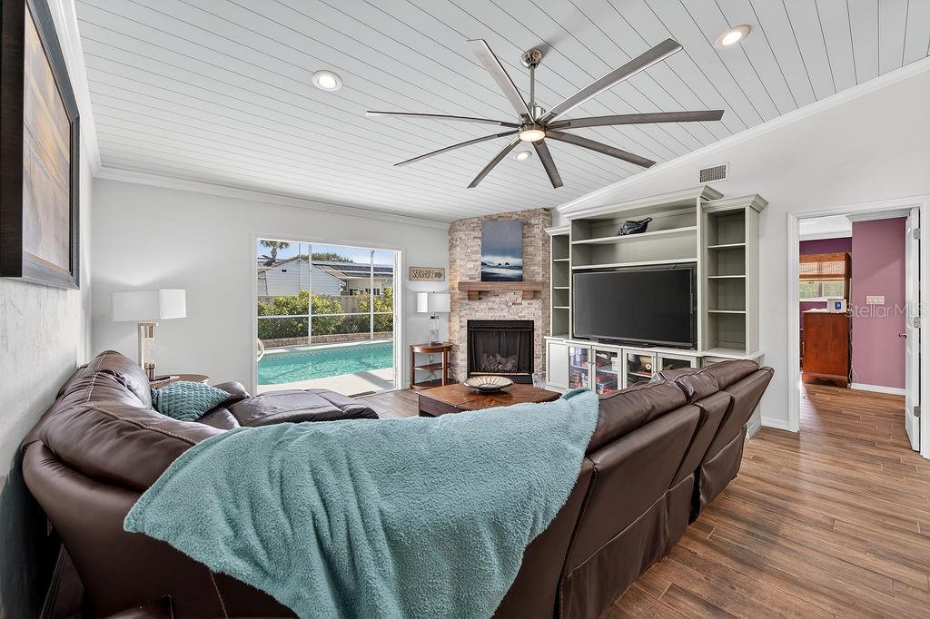 LIGHTHOUSE SHORES - Residential