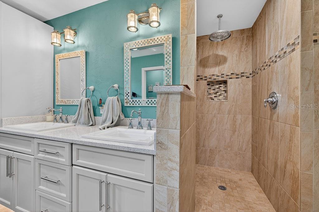 LIGHTHOUSE SHORES - Residential