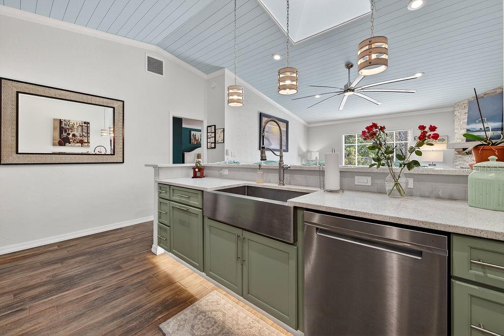 LIGHTHOUSE SHORES - Residential