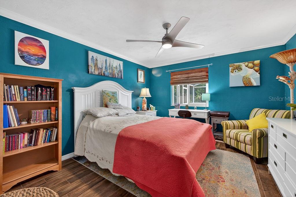 LIGHTHOUSE SHORES - Residential