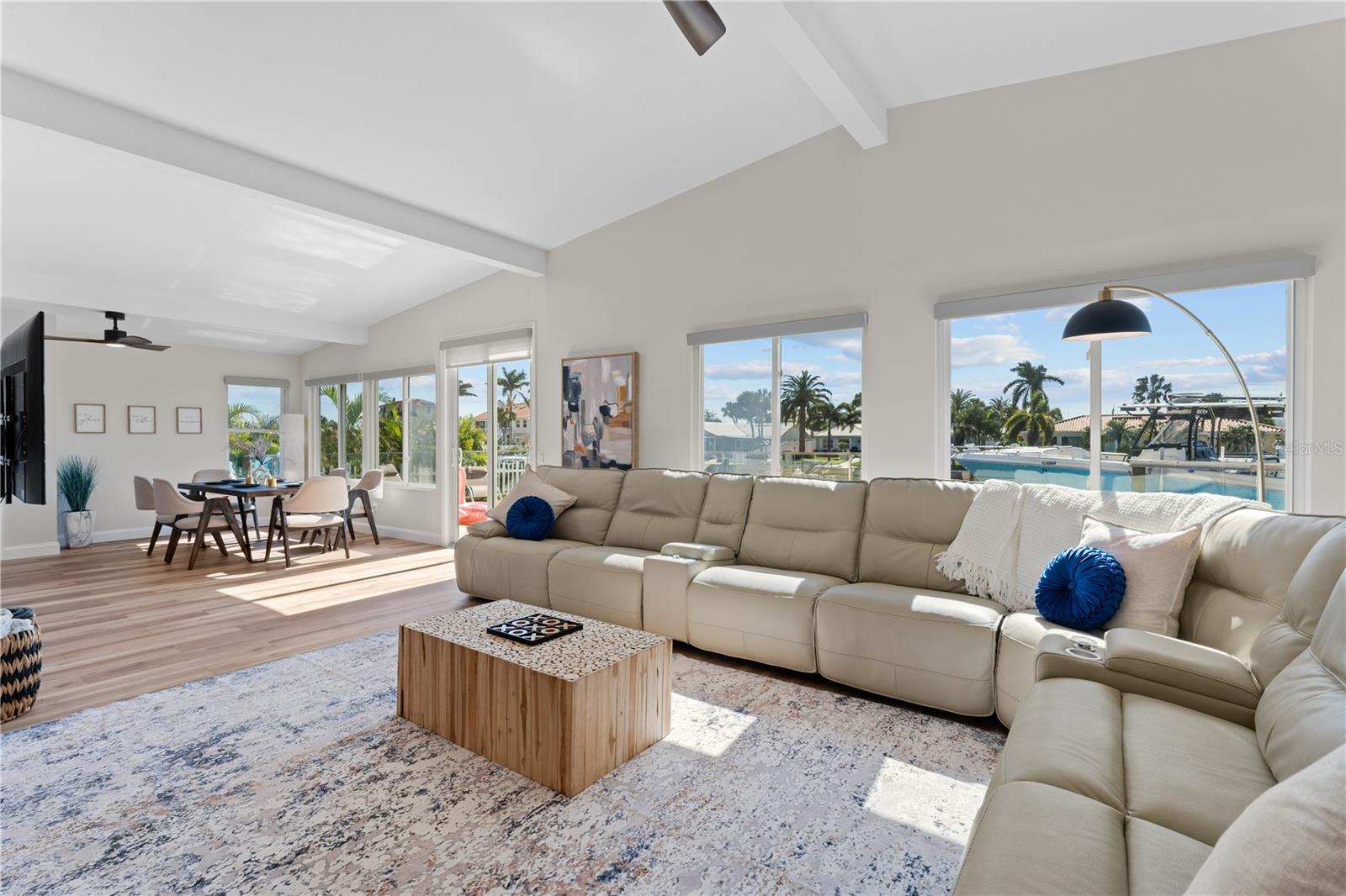 FLOR A MAR - Residential