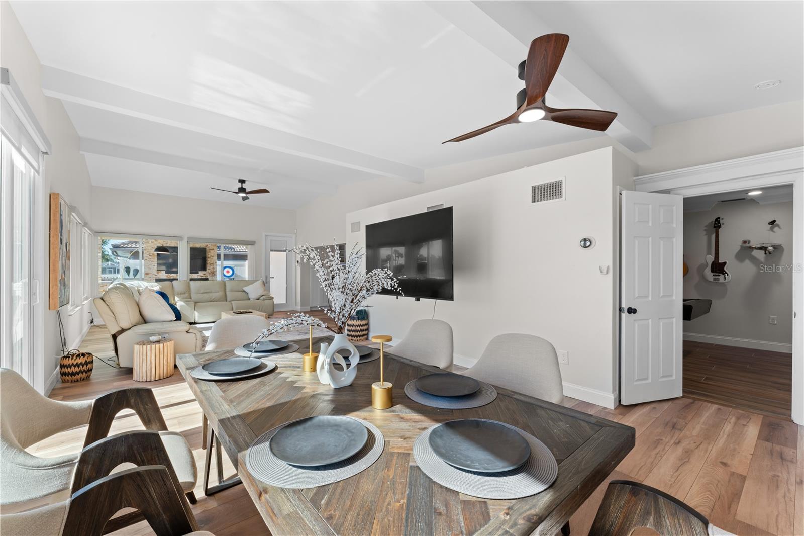 FLOR A MAR - Residential