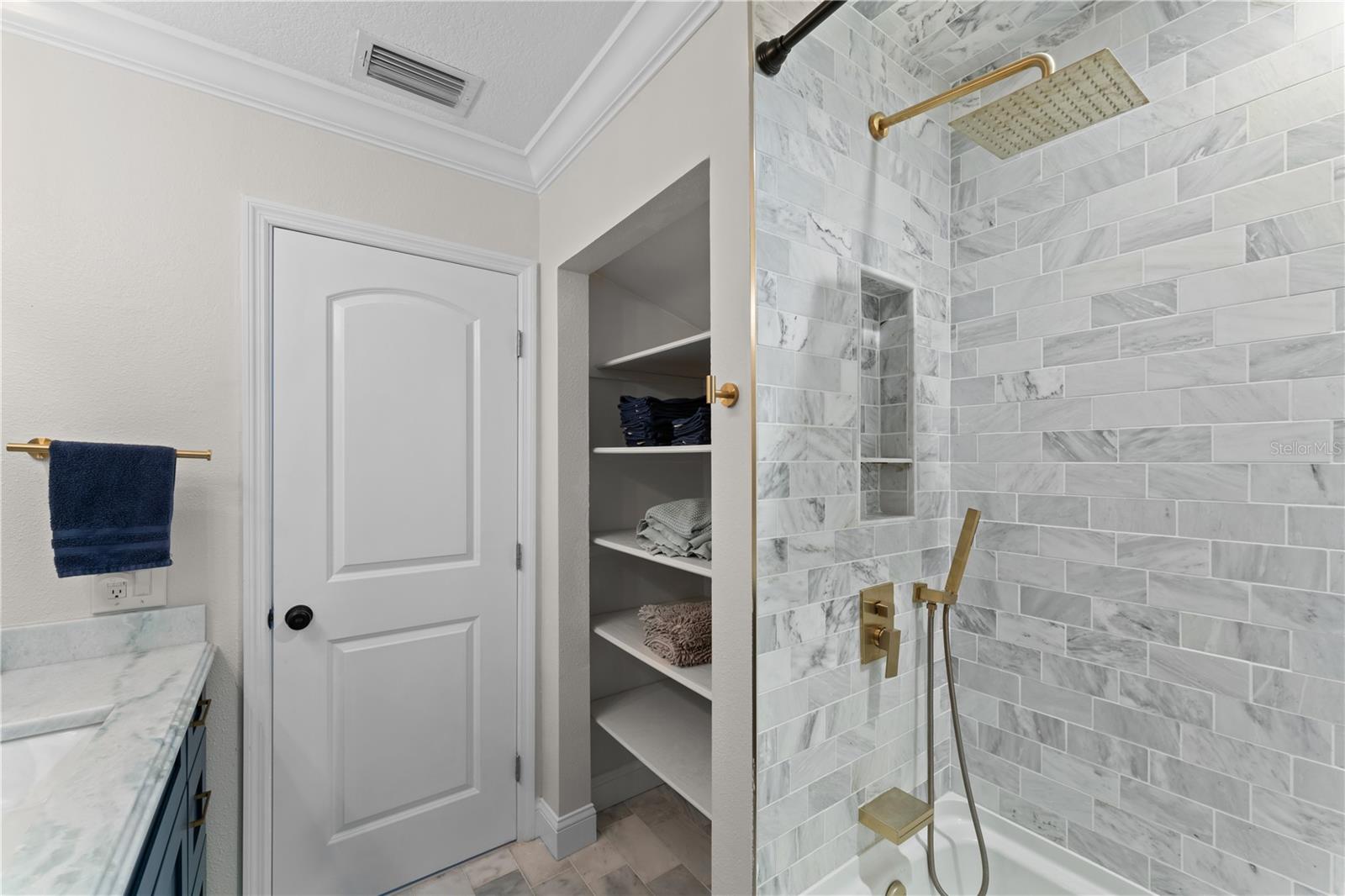 FLOR A MAR - Residential