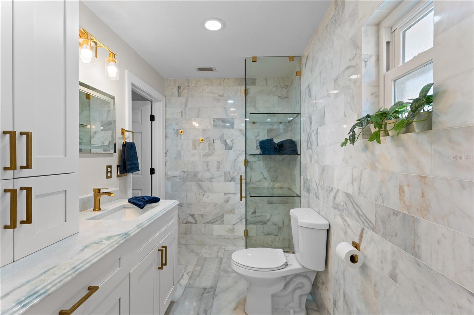 FLOR A MAR - Residential