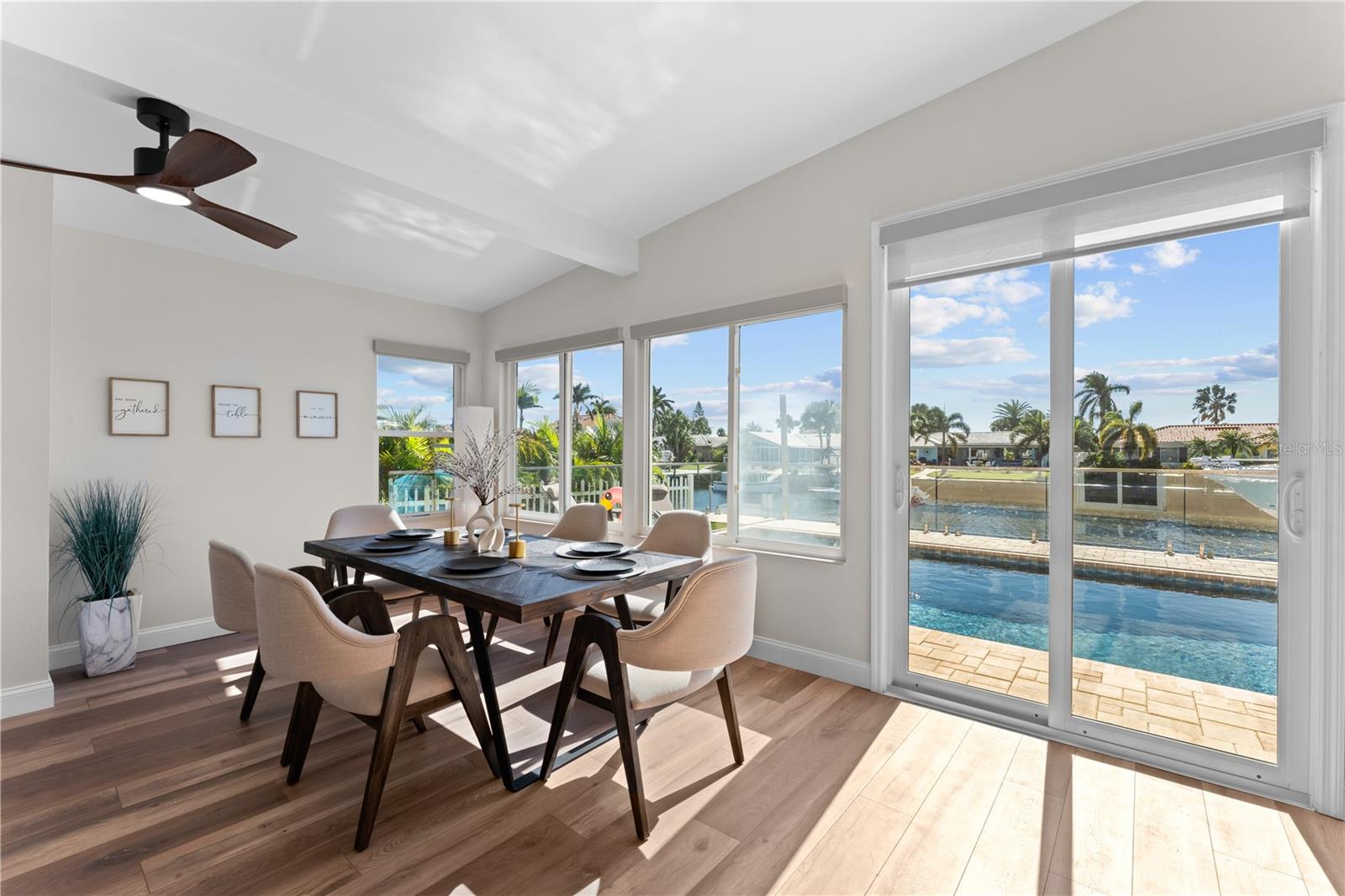 FLOR A MAR - Residential