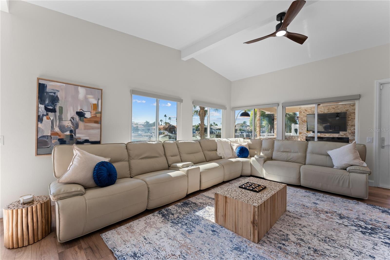 FLOR A MAR - Residential