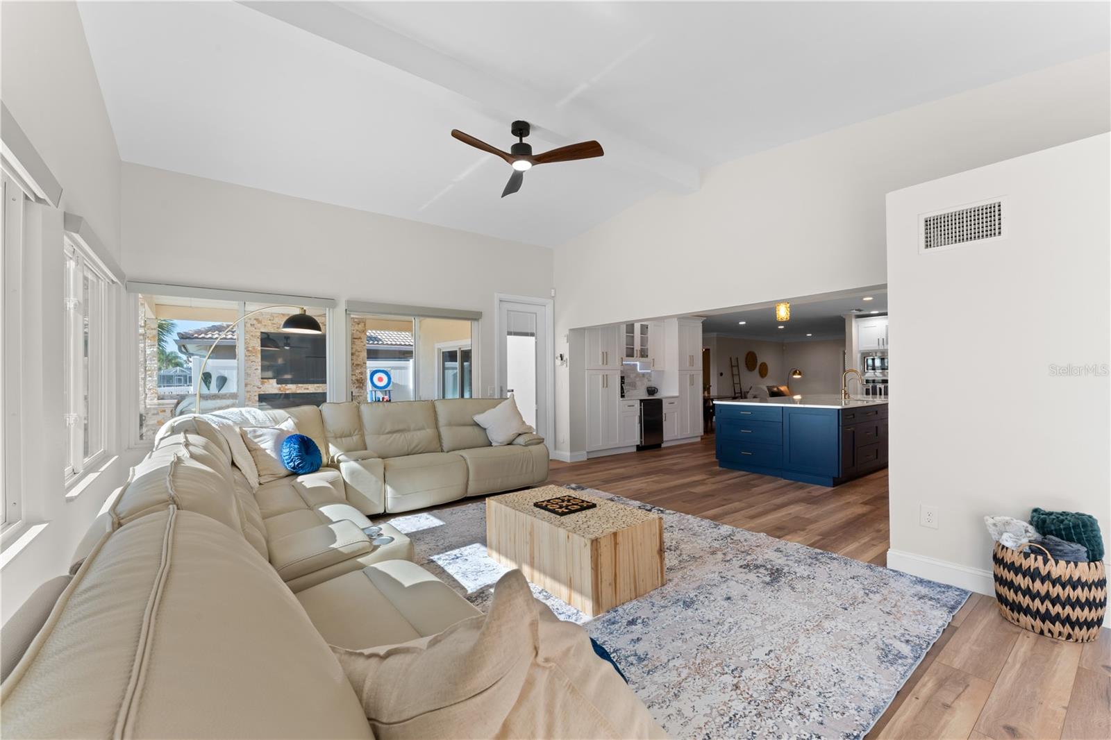 FLOR A MAR - Residential