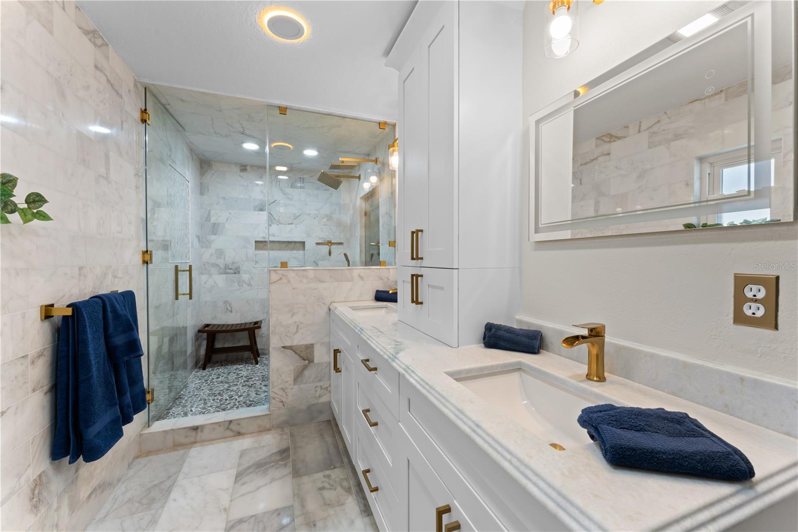 FLOR A MAR - Residential