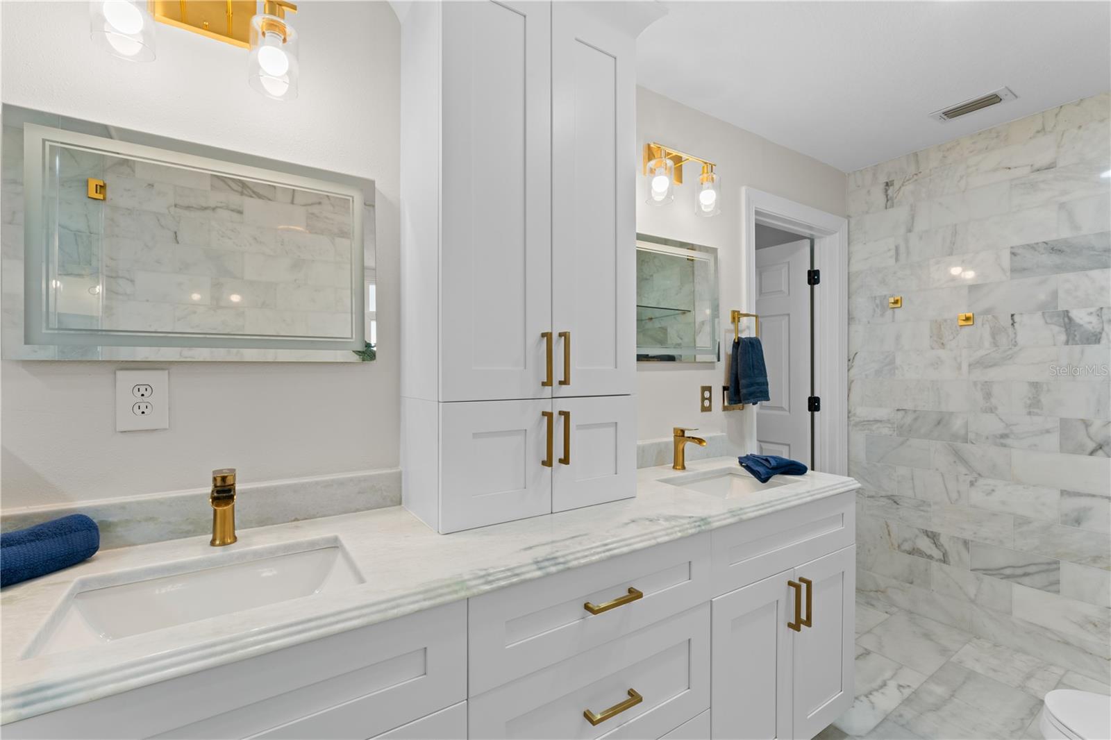 FLOR A MAR - Residential