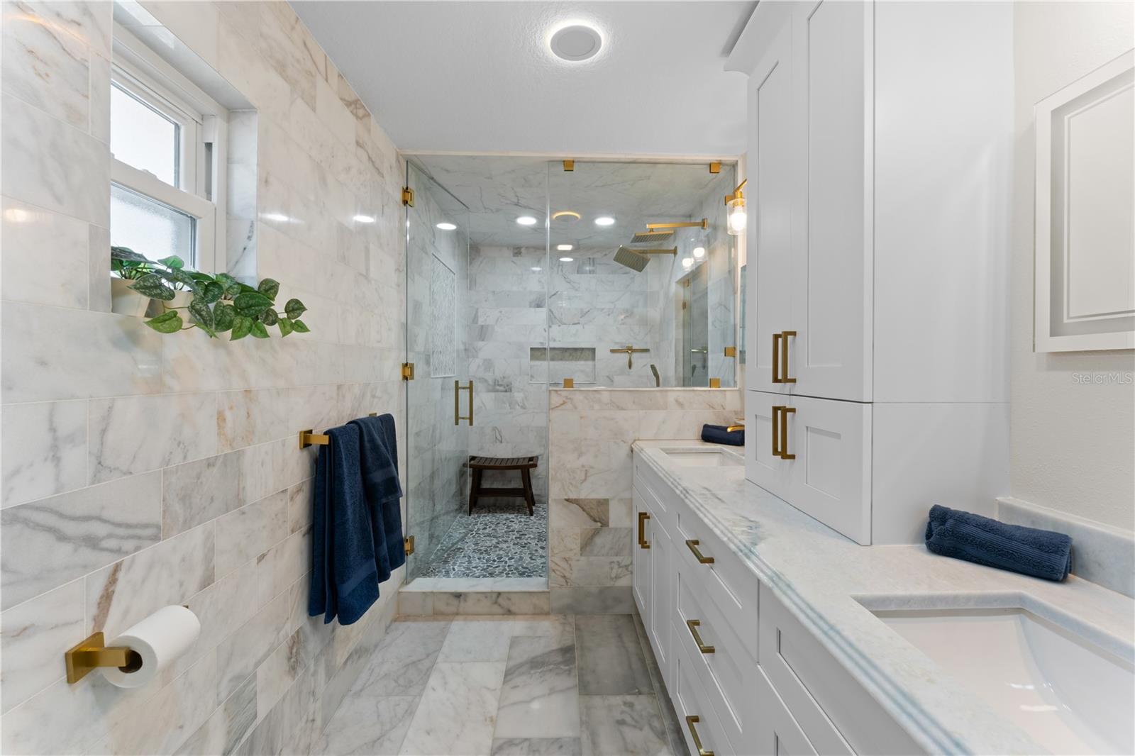 FLOR A MAR - Residential