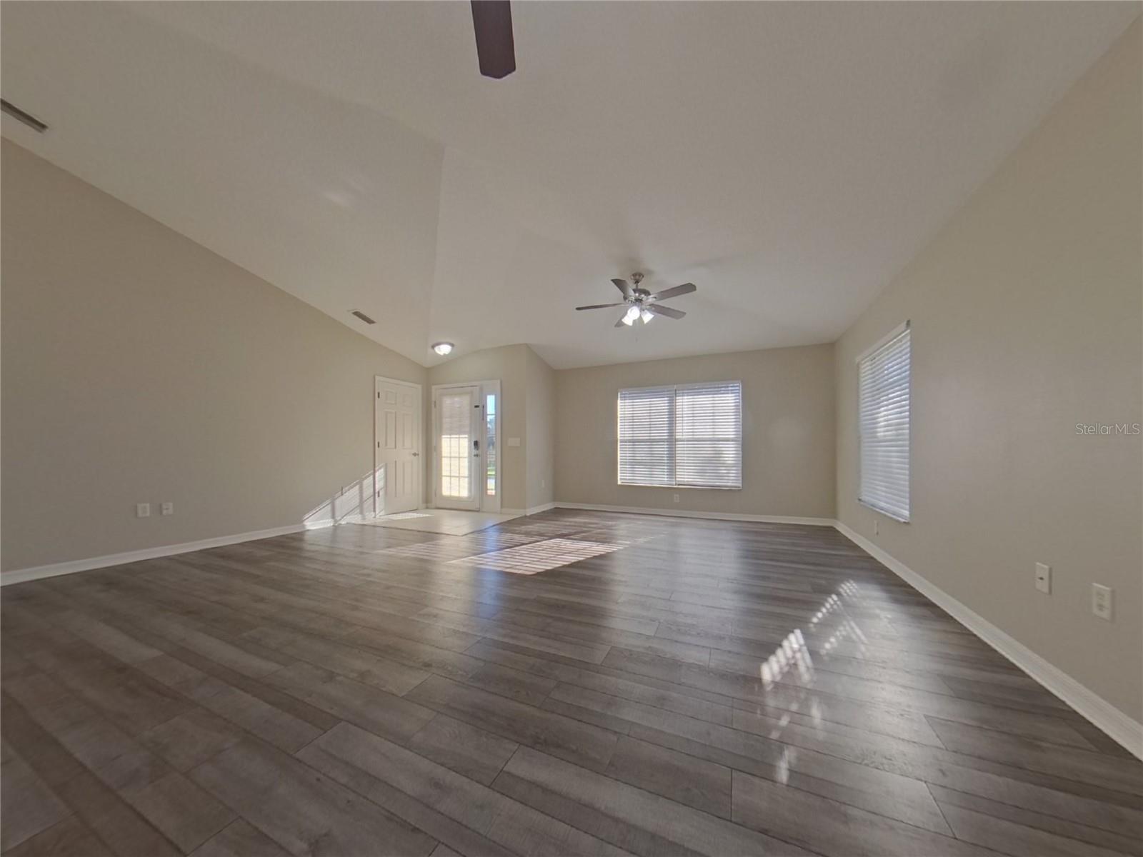 TAVARES GROVES AT BAYTREE PH 02 LT 71 PB - Residential Lease