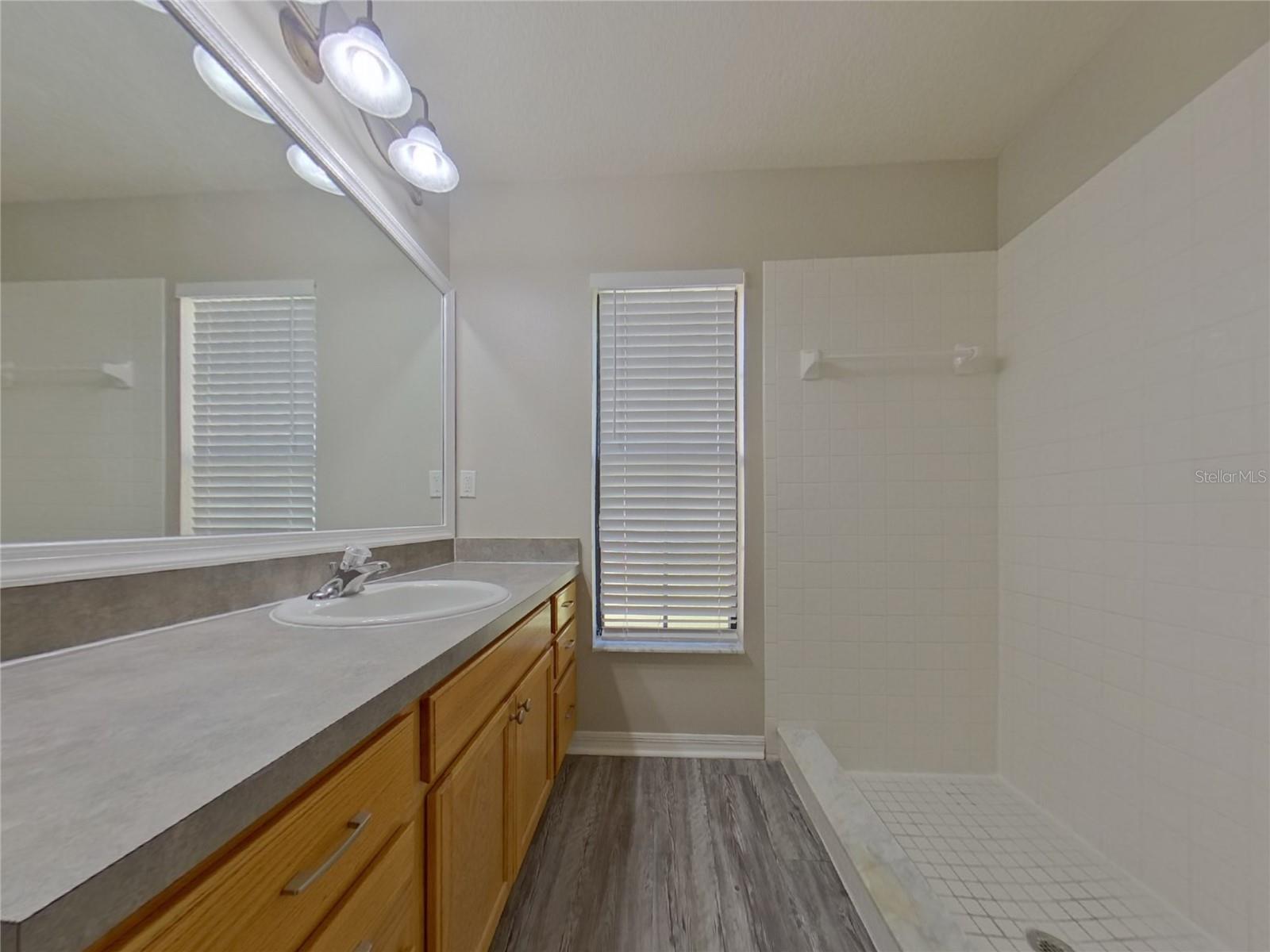 TAVARES GROVES AT BAYTREE PH 02 LT 71 PB - Residential Lease