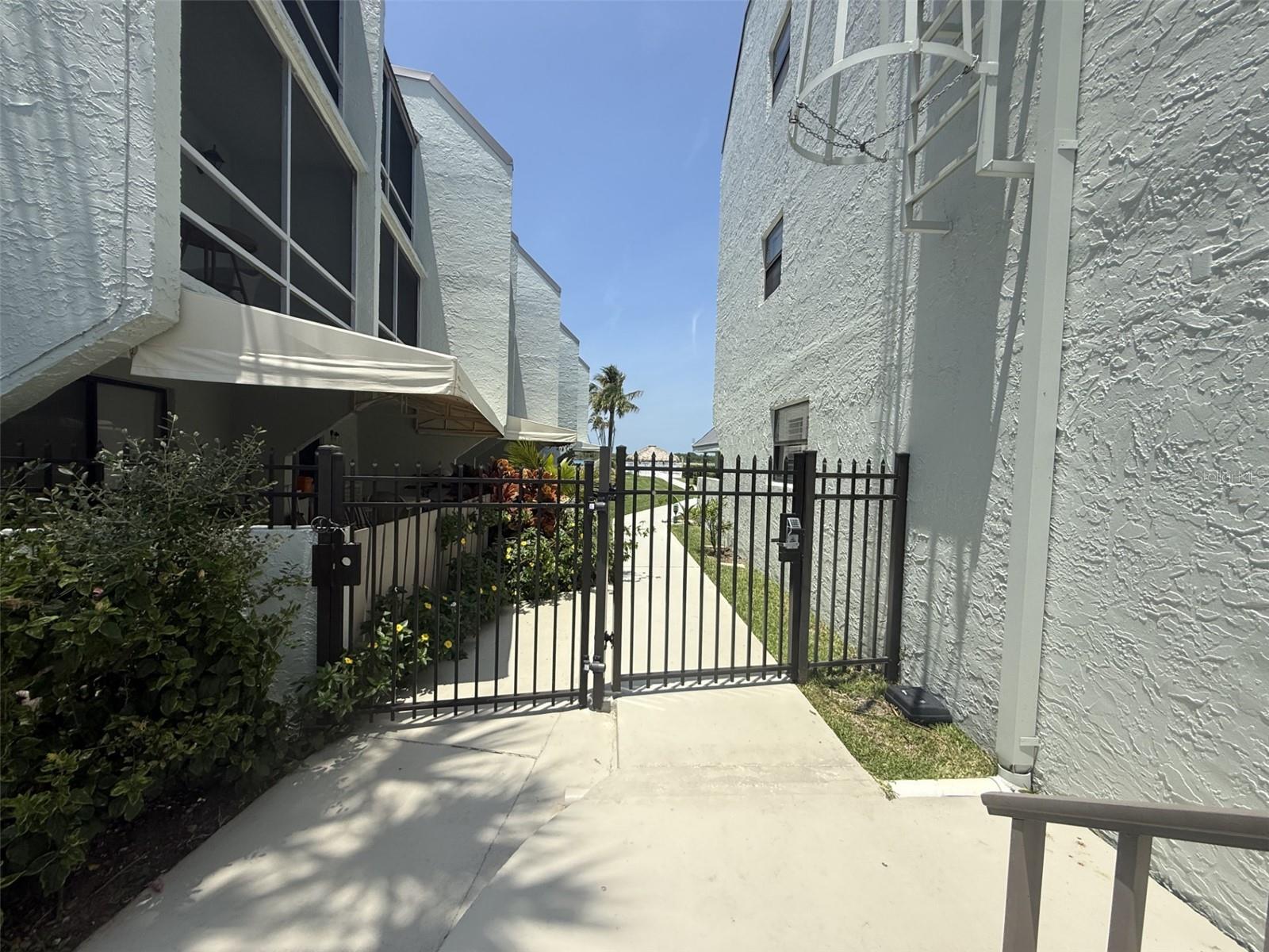 LA ENTRADA DEL MAR CONDO - Residential
