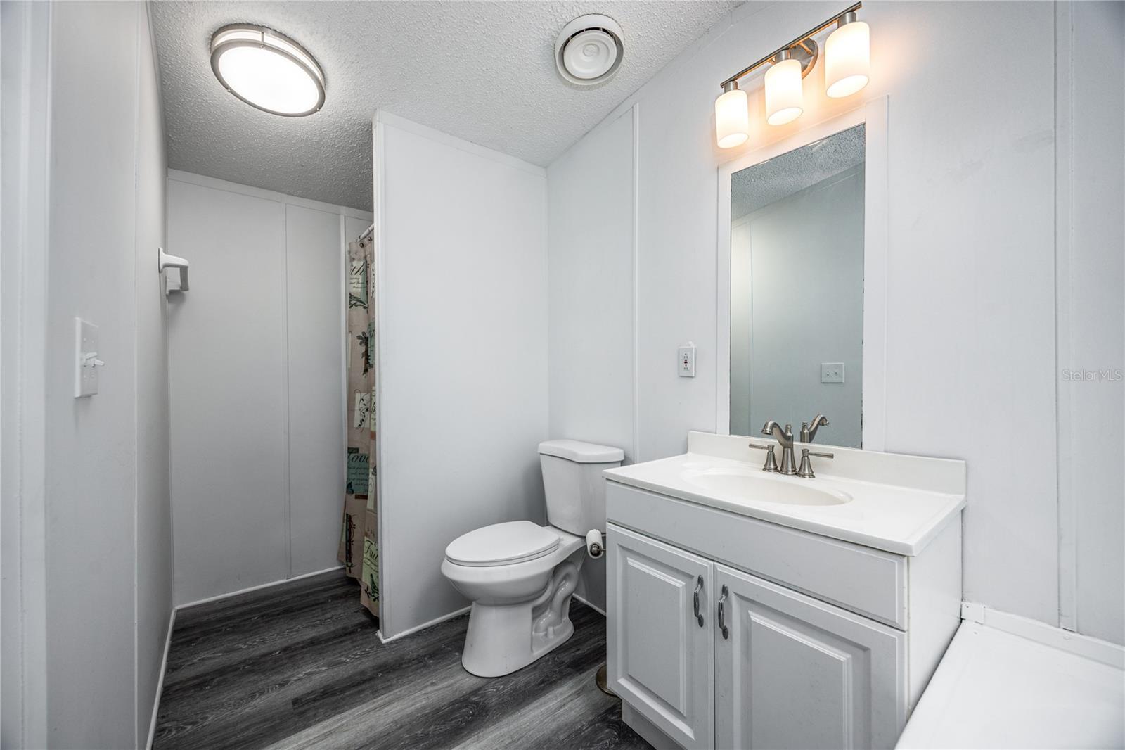 UNIVERSITY OAKS - Residential