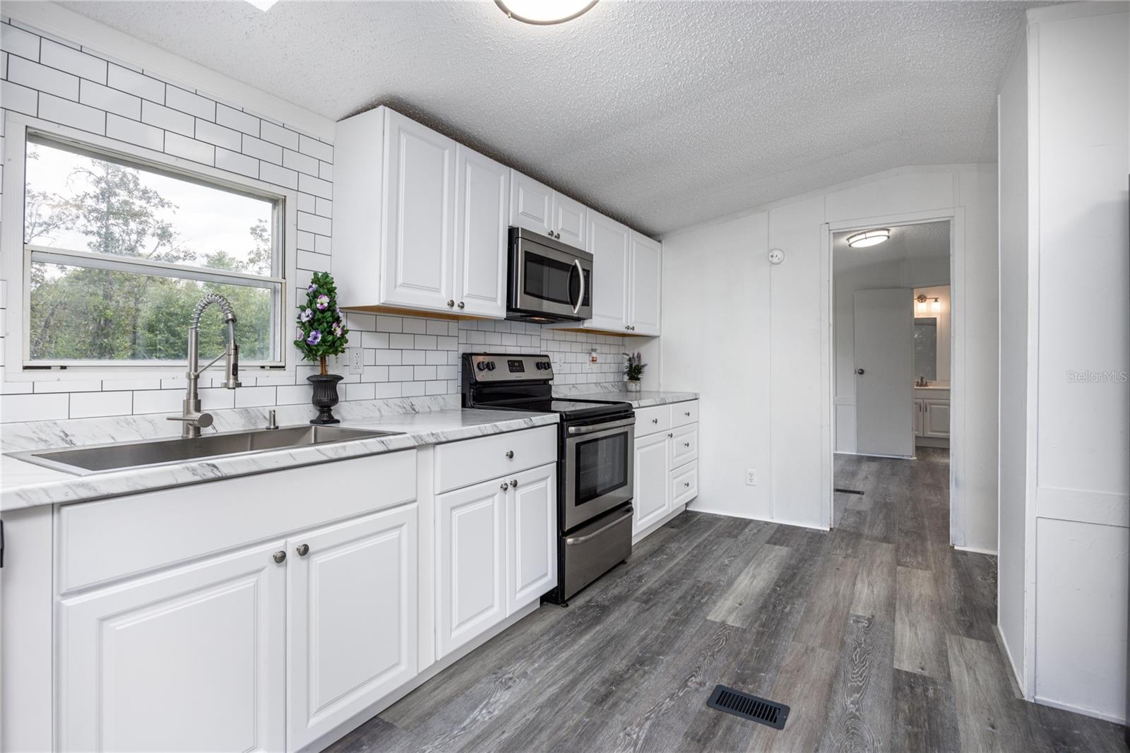 UNIVERSITY OAKS - Residential