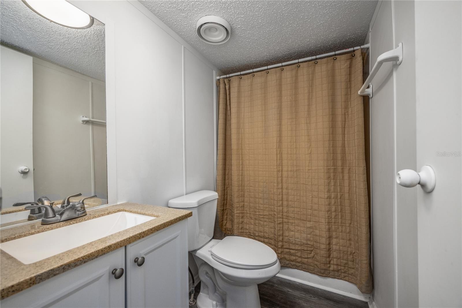 UNIVERSITY OAKS - Residential