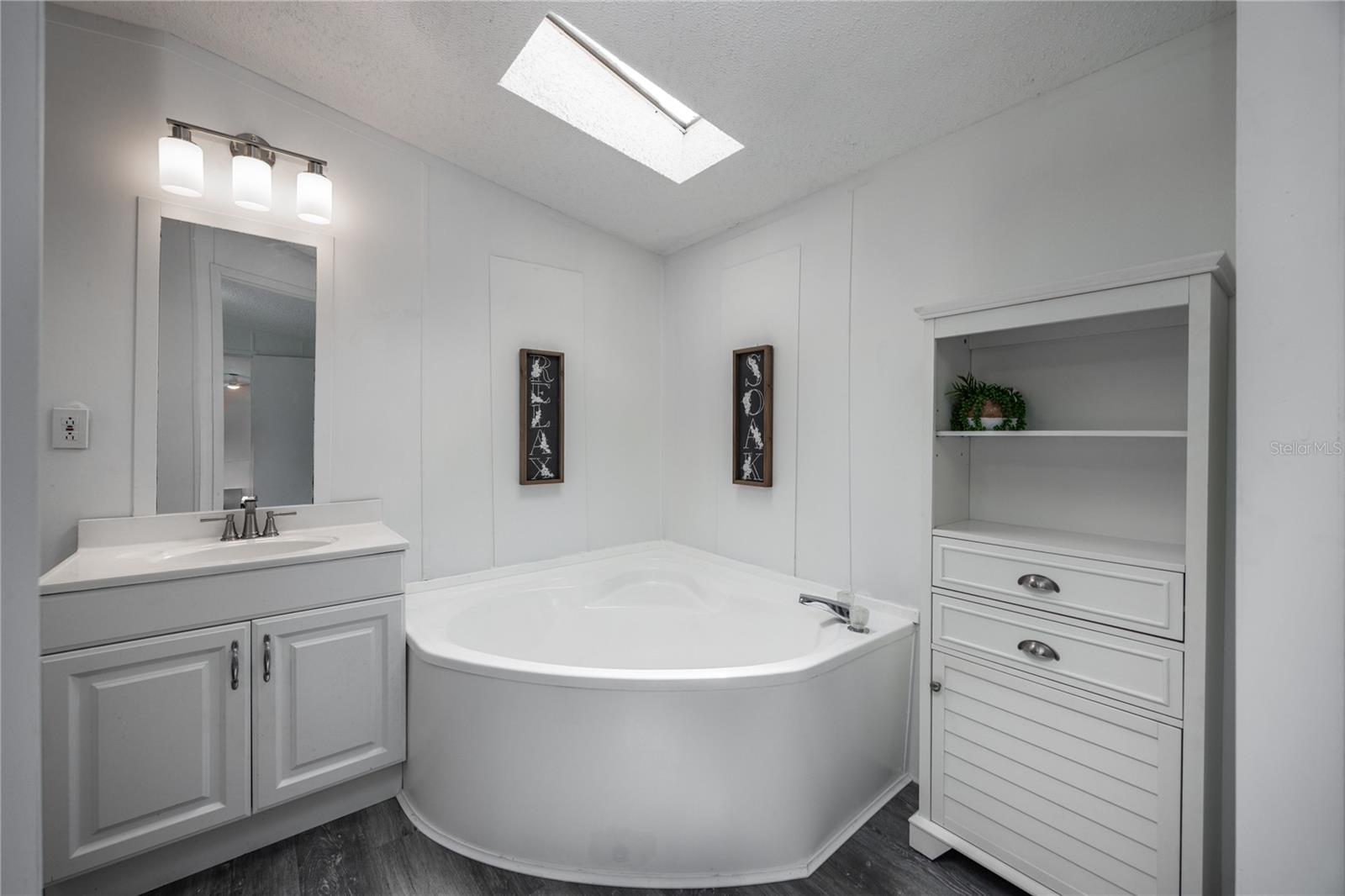 UNIVERSITY OAKS - Residential