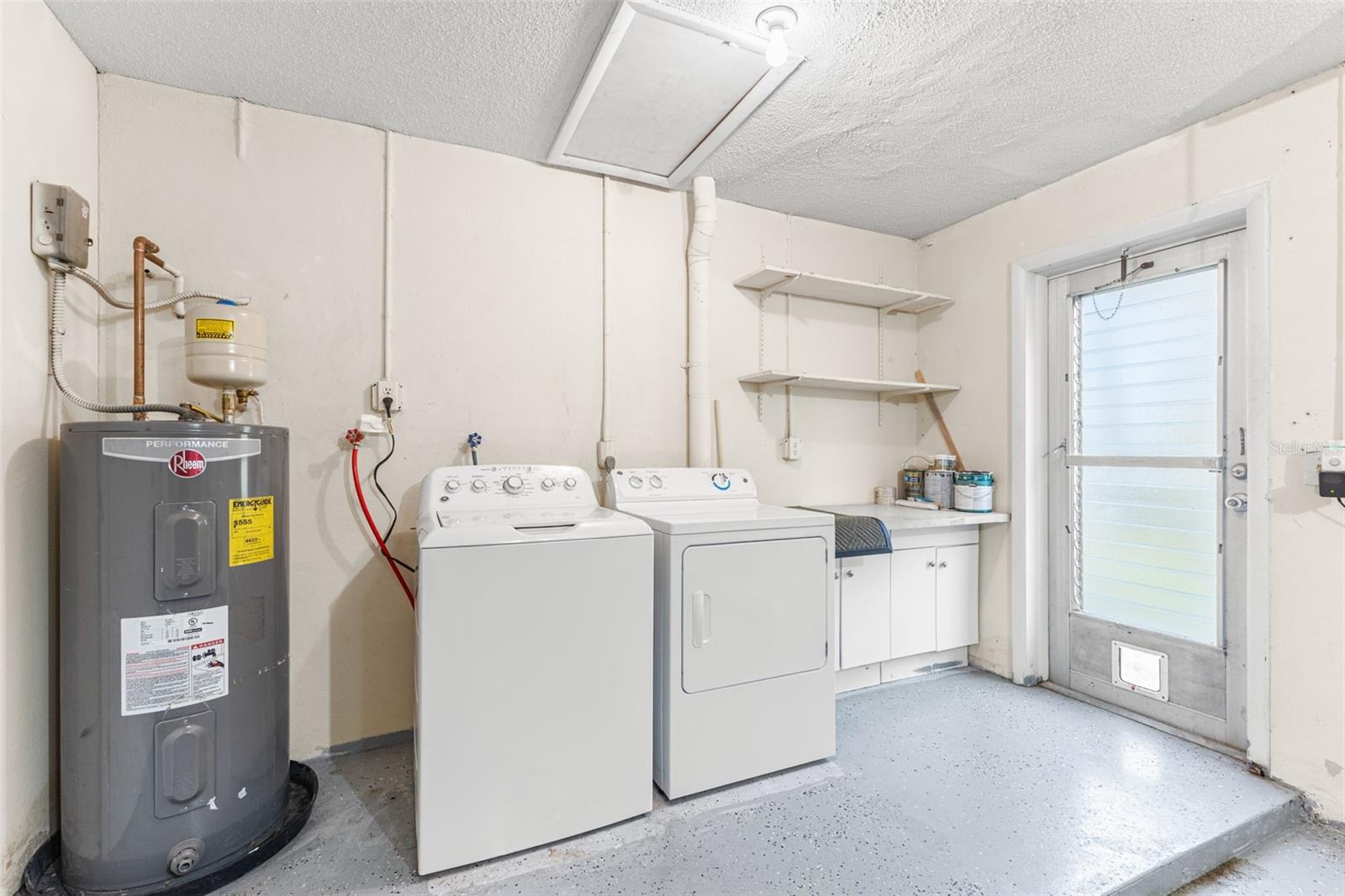 OAKDALE MANOR ADD - Residential Lease