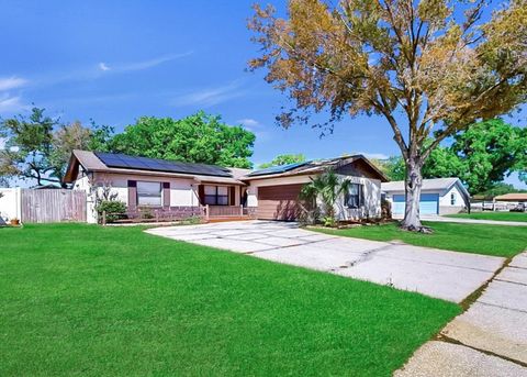 Photo of 1006 Saxon Court, Brandon, FL 33510 (MLS # TB8488830)