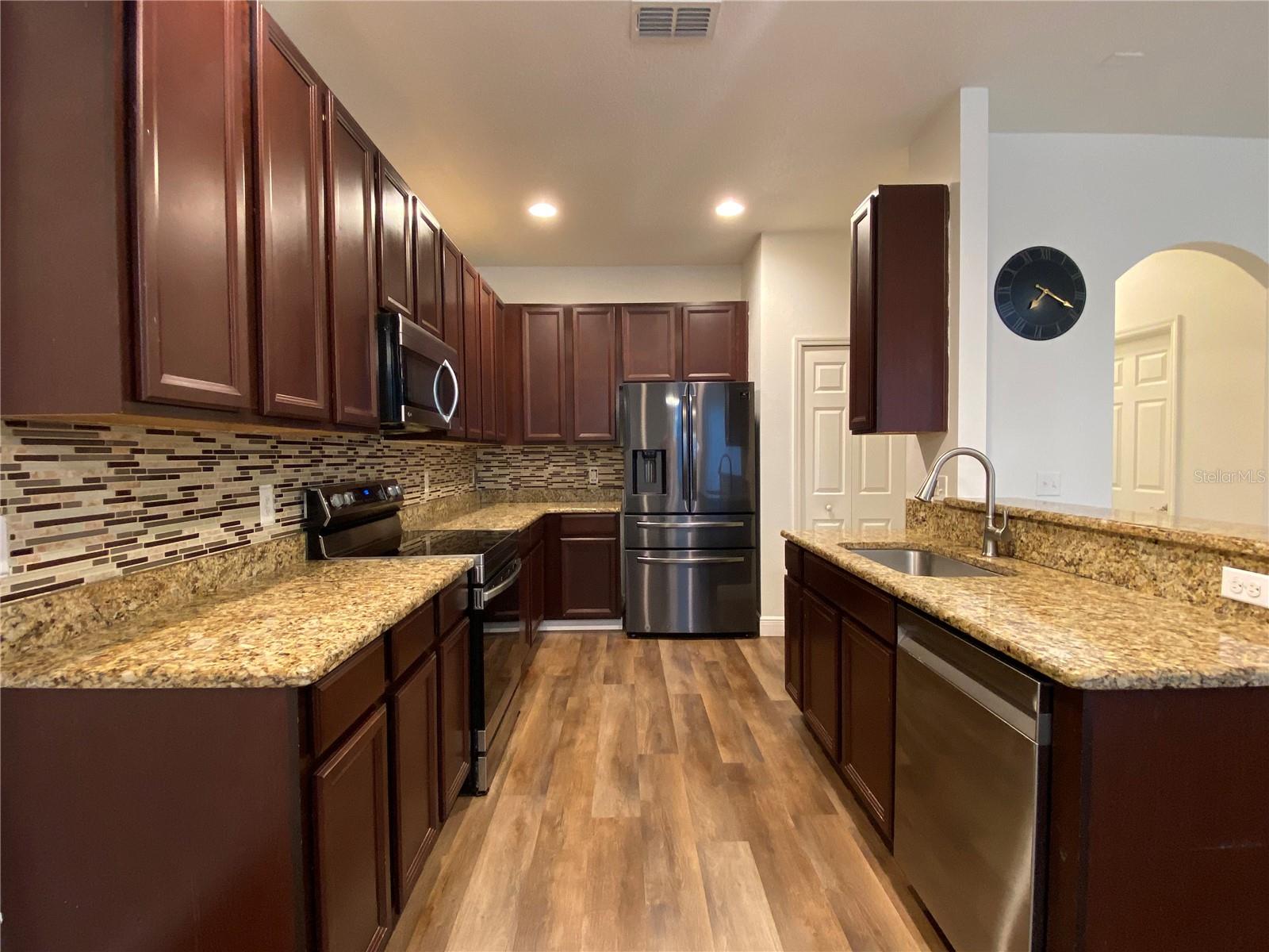 THE PARKE AT HANOVER PLACE - Residential Lease