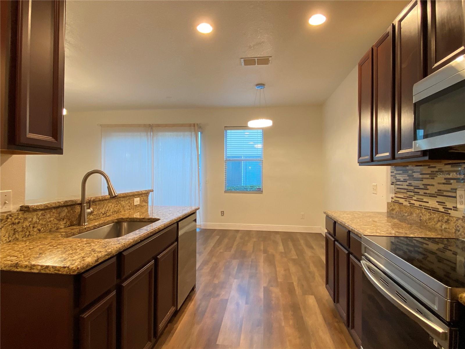 THE PARKE AT HANOVER PLACE - Residential Lease