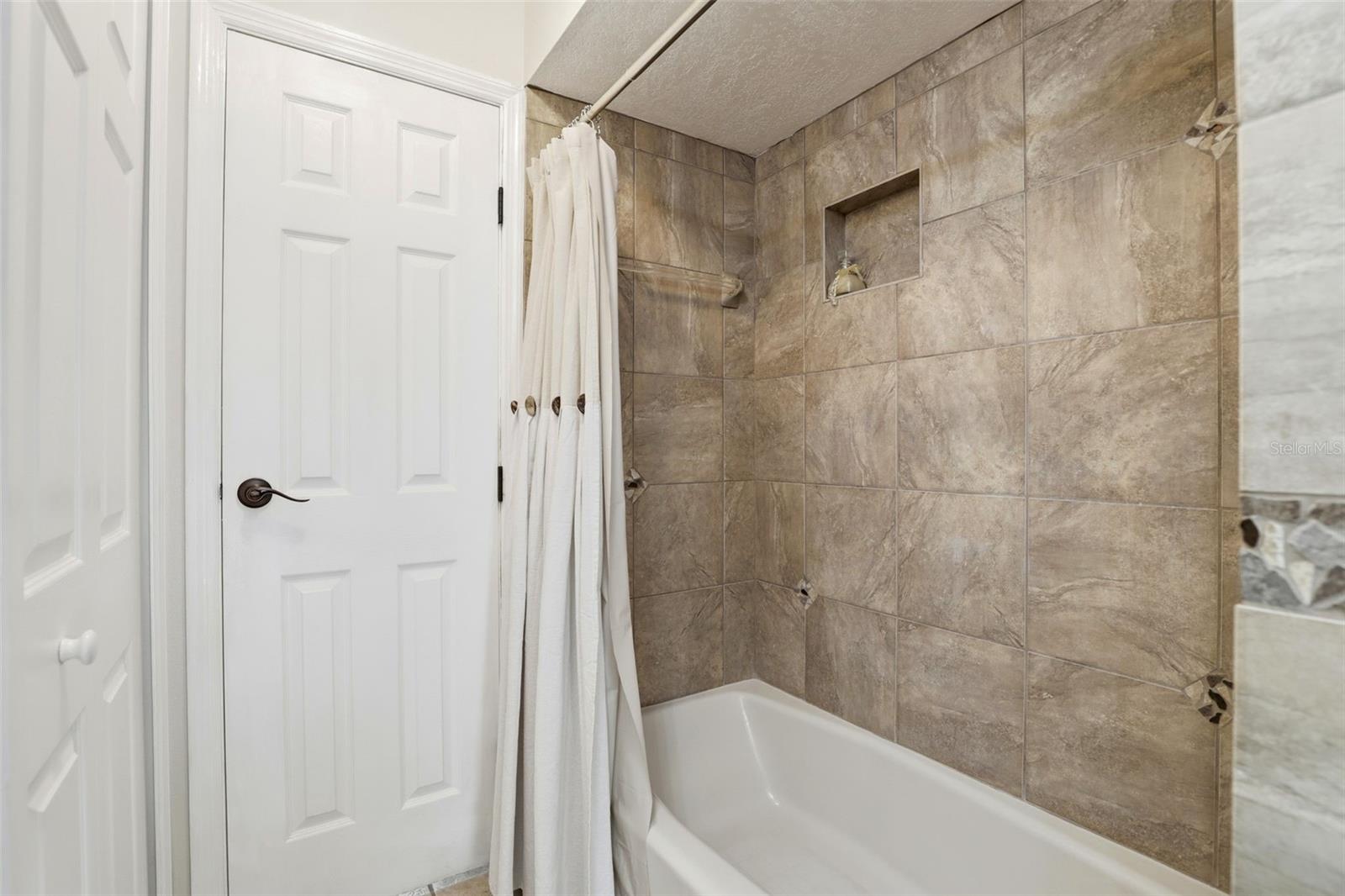 UNIVERSITY WOODS PH 02 - Residential