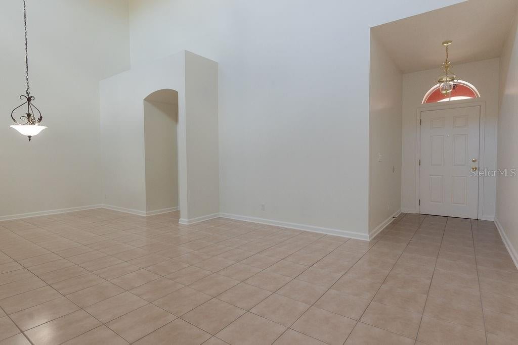 808 CARLYLE LANE