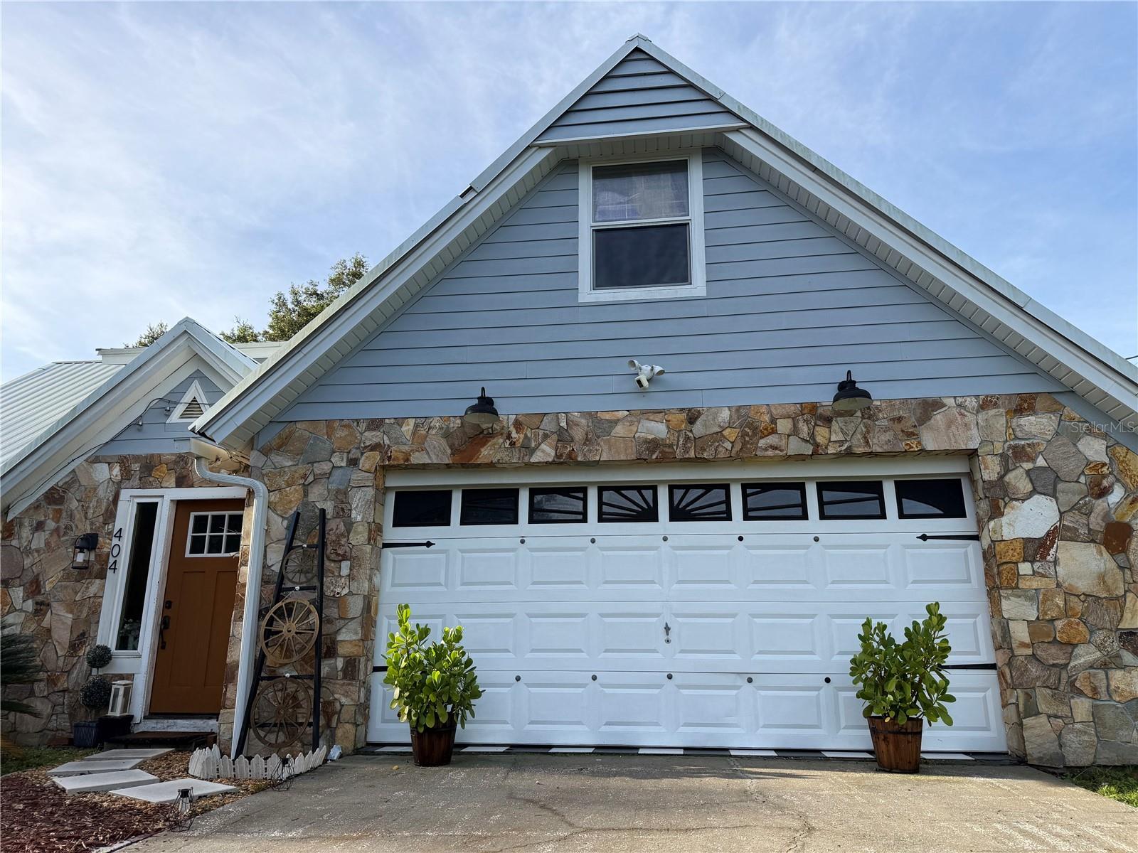 404 E WELCH RD