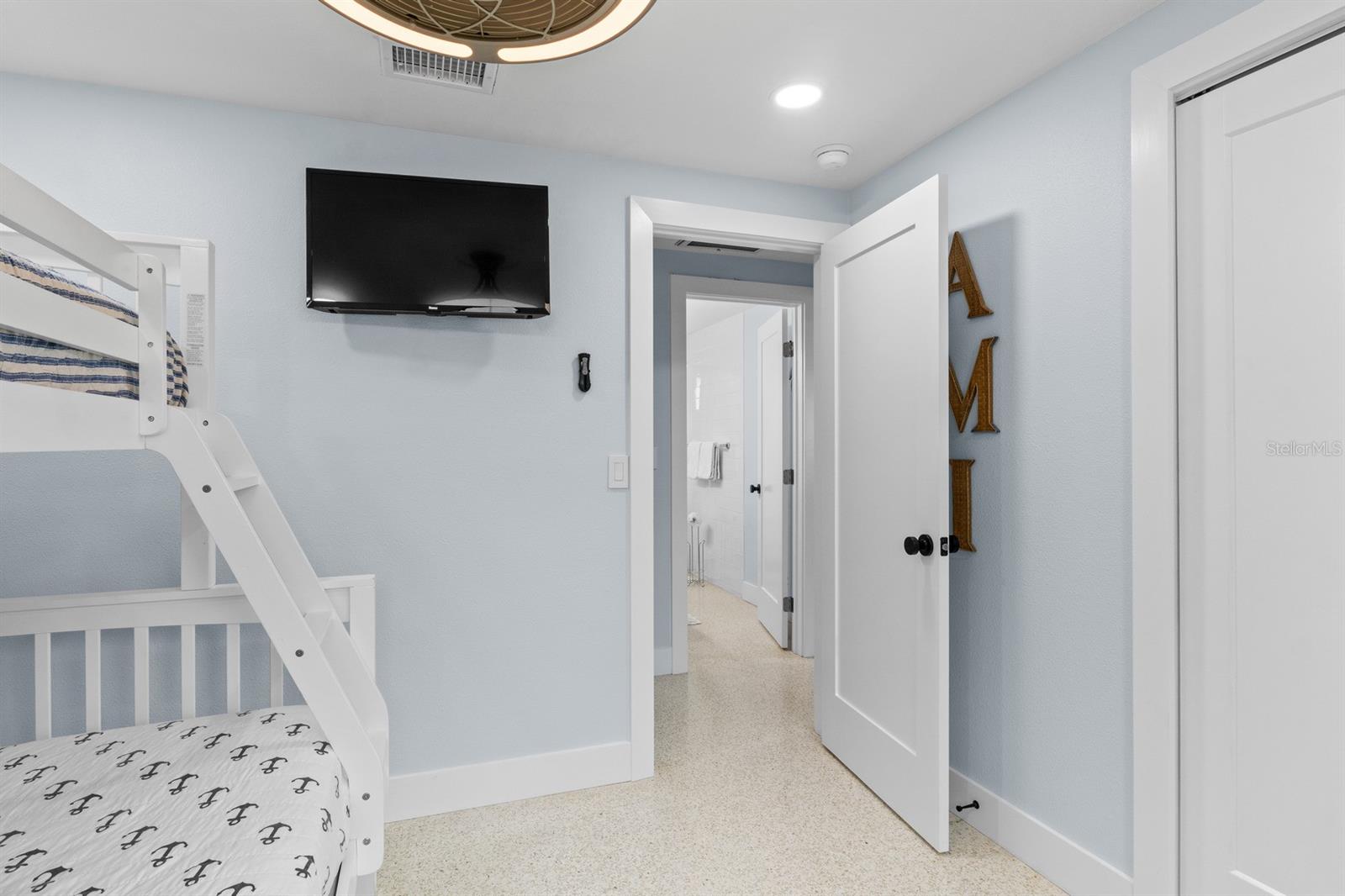 KEY ROYALE TERRACE - Residential