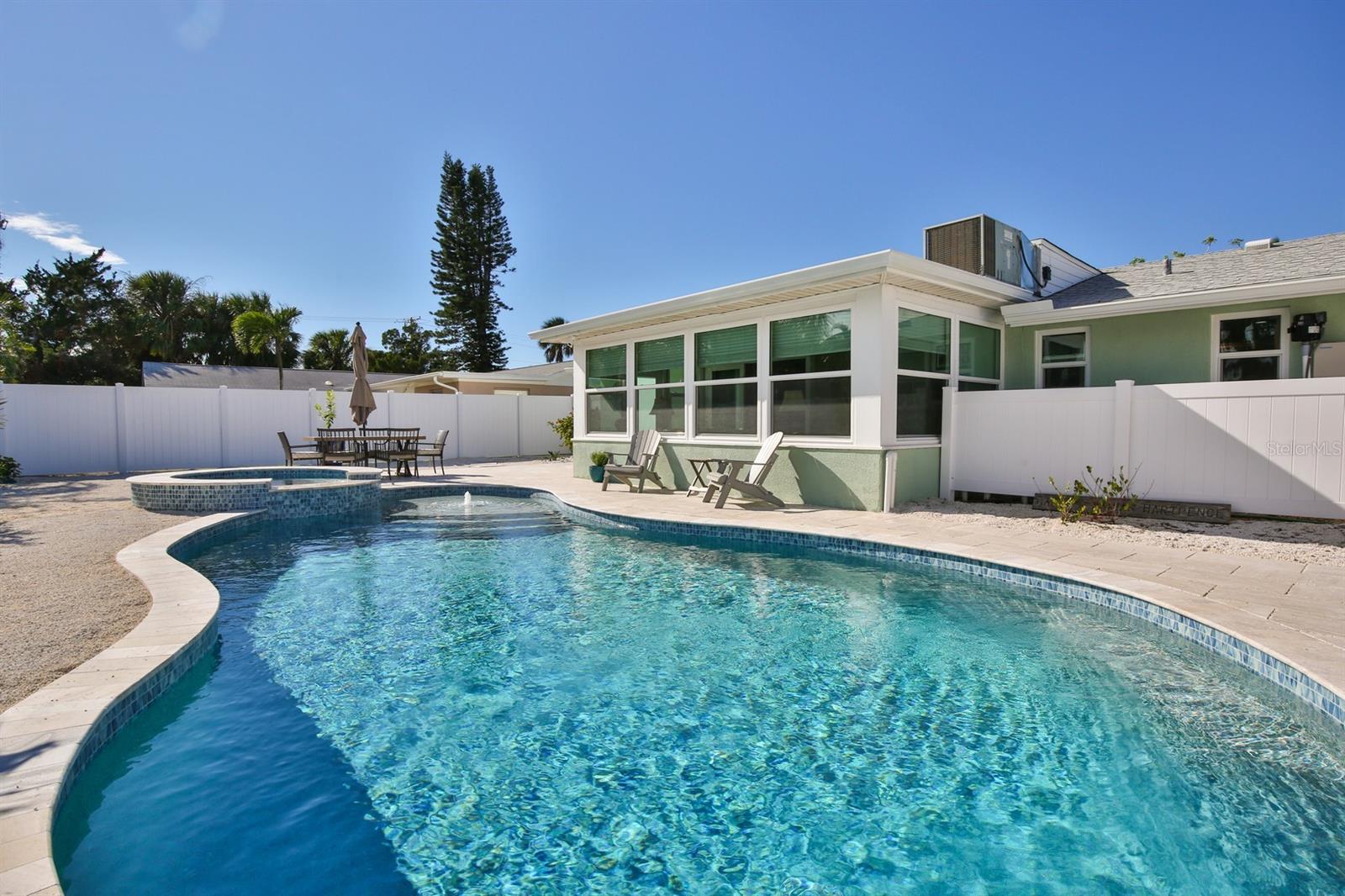 KEY ROYALE TERRACE - Residential